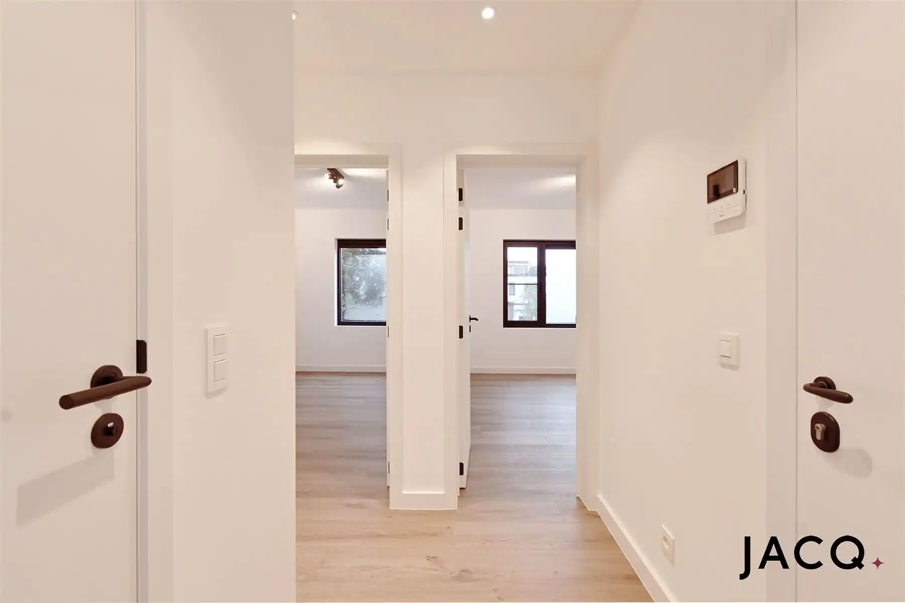 Luxueus gerenoveerd appartement te Berchem! foto 7