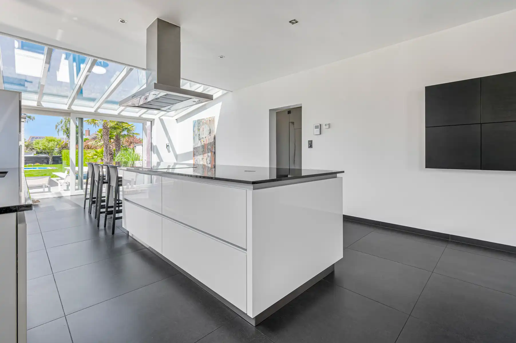 ruime woning met 7 slaapkamers, garage en prachtige tuin foto 5