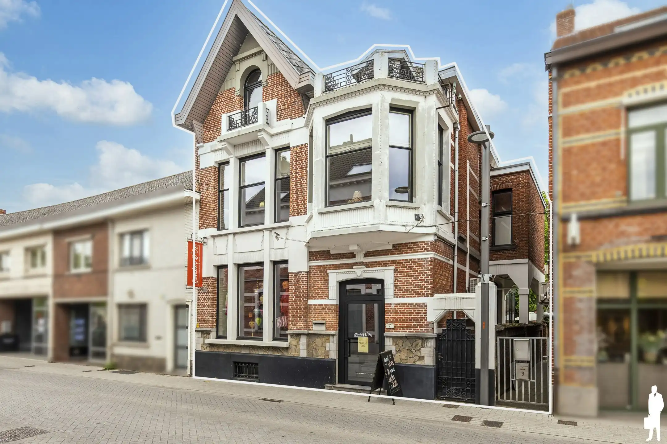 Majestueus handelspand met woonst, tuin en private parking foto 30