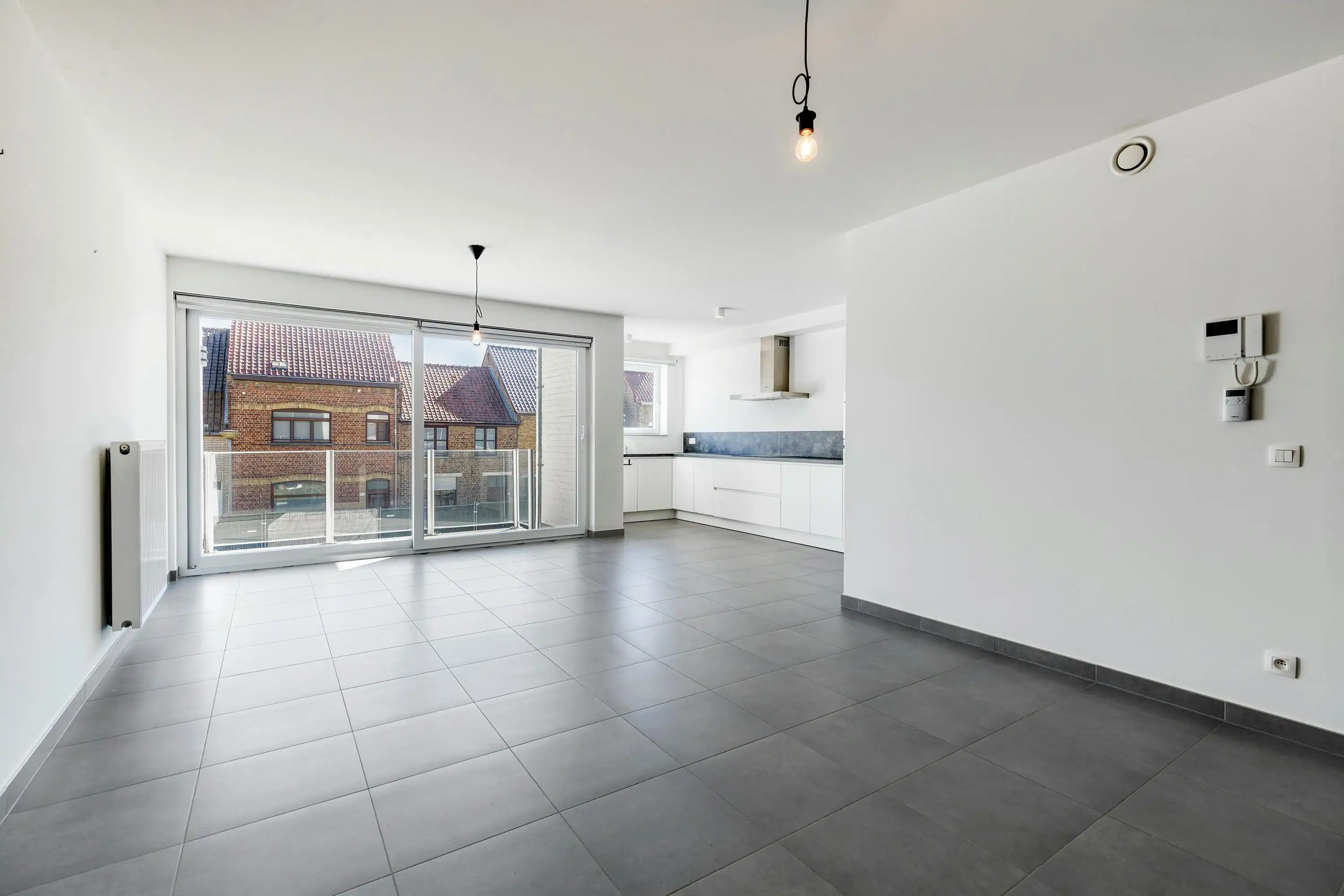 Appartement met 2 slaapkamers en staanplaats te Veurne. foto 3