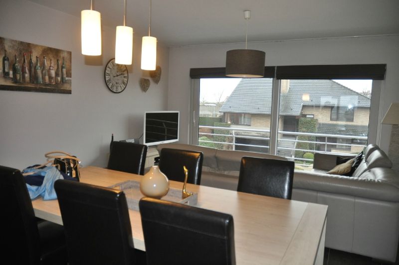 Recent appartement met zeer ruim terras (50 m2), een prachtig verzicht en garage. foto {{pictureIndex}}