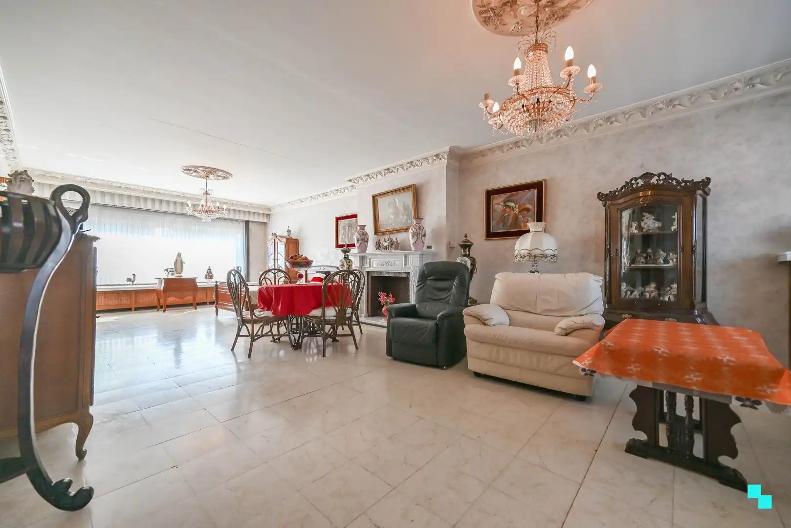 Karaktervolle woning met riante woonoppervlakte (267 m²) en tuin in Emelgem foto 8