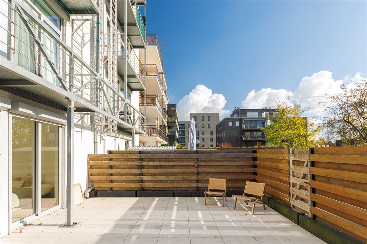 Luxueus gerenoveerd gelijkvloers appartement met 40m² terras foto 22