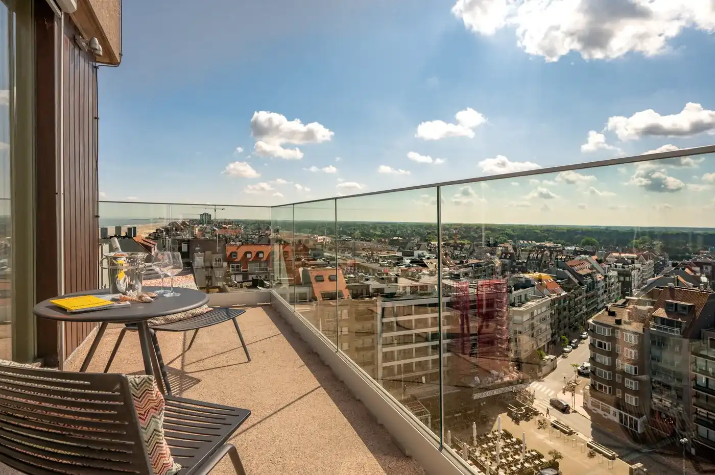 Uitzonderlijke penthouse gelegen op de Zeedijk aan het Van Bunnenplein met panoramische zichten foto 6
