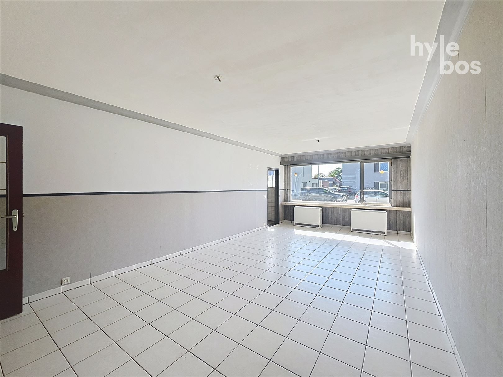 Gelijkvloers 2 slaapkamer appartement met tuin en garage foto 2
