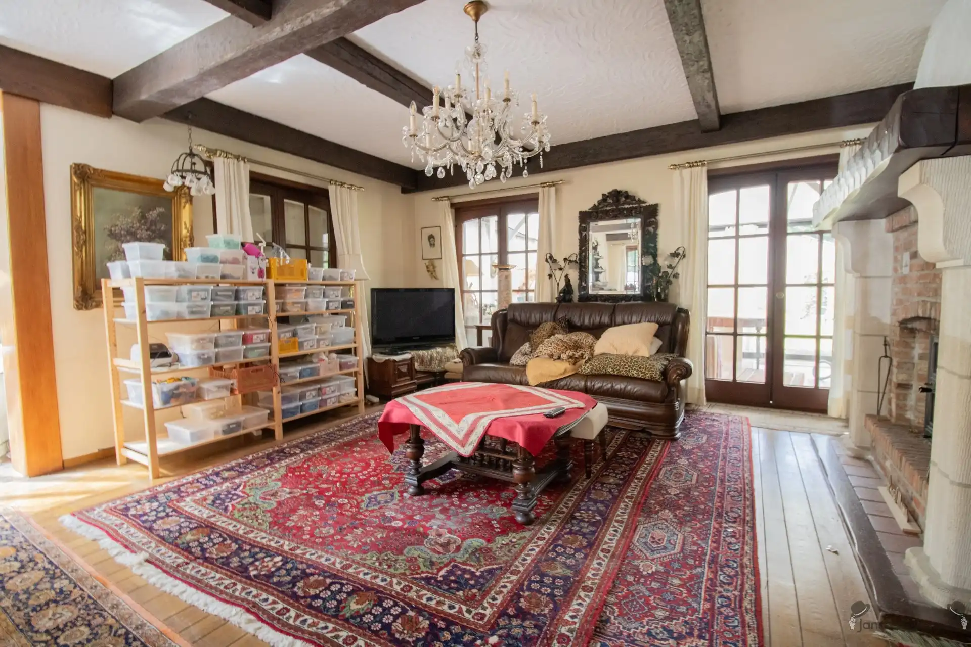 Ruime op te frissen villa met 2 keukens, 2 badkamers en min. 5 slaapkamers op 1.157 m² foto 4