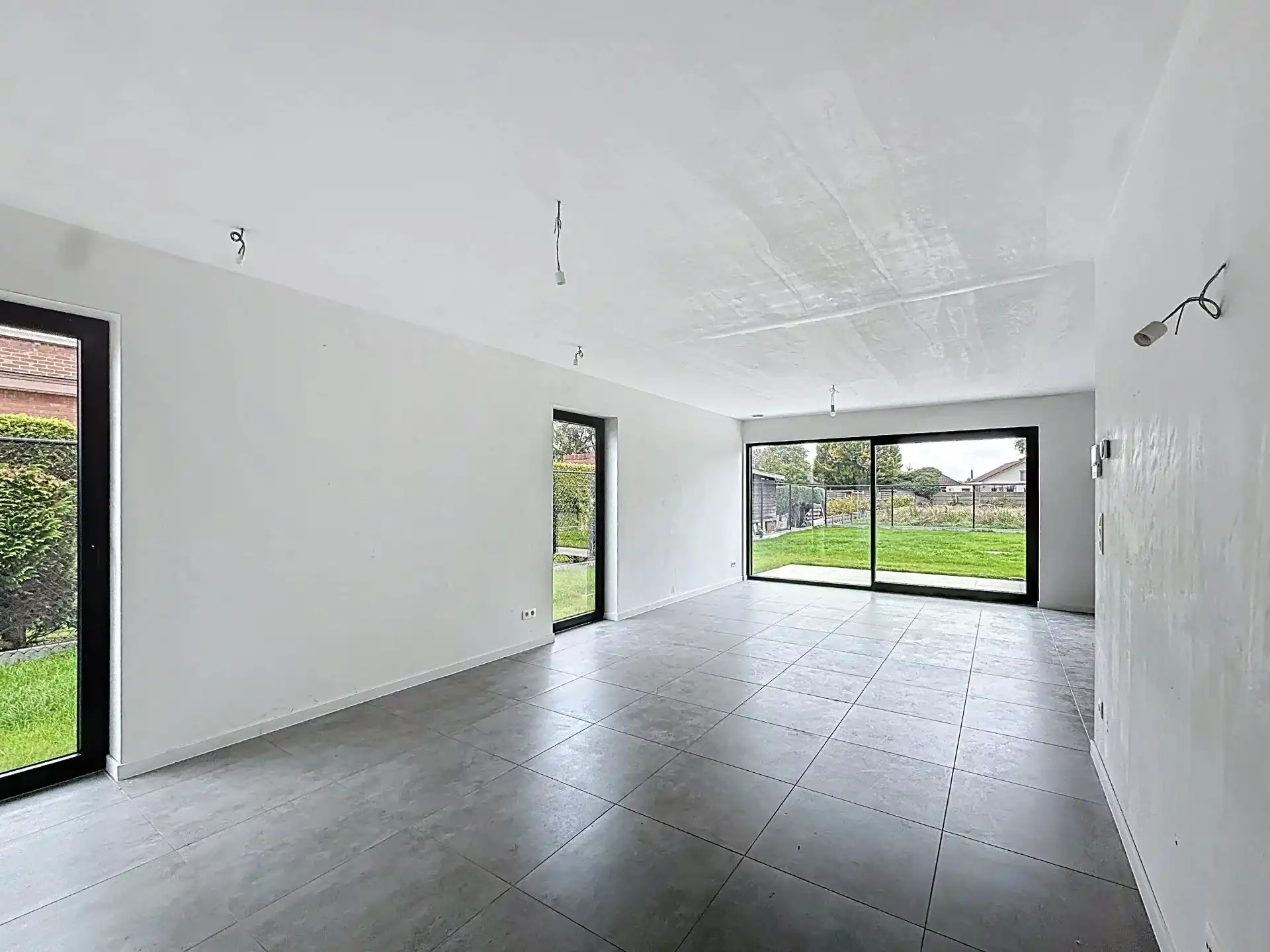 Moderne BEN-woning met 3 slaapkamers en een carport op een mooi perceel. foto 2