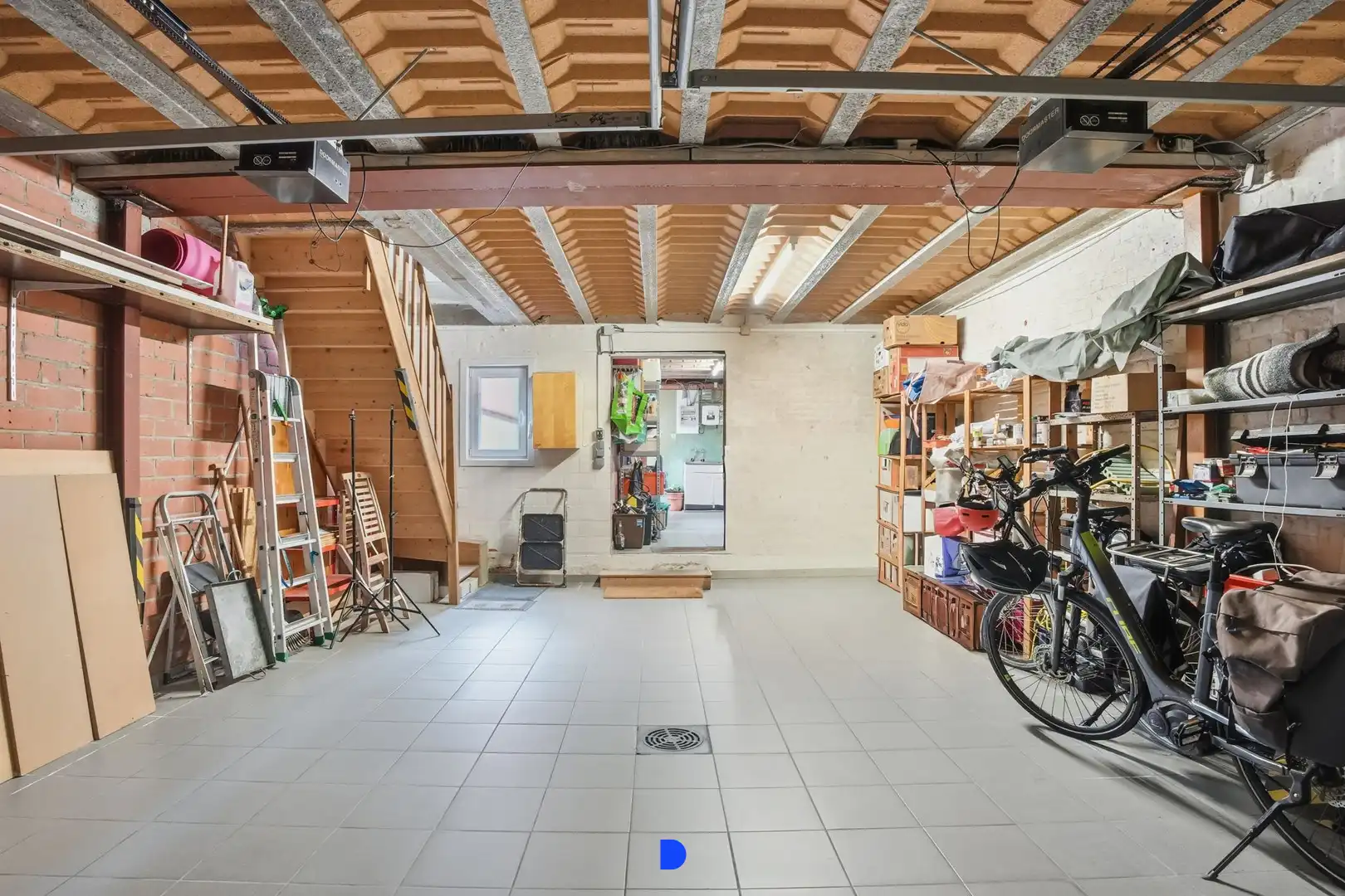 Veelzijdige rijwoning met 2 garages in het centrum van Tielt! foto 19