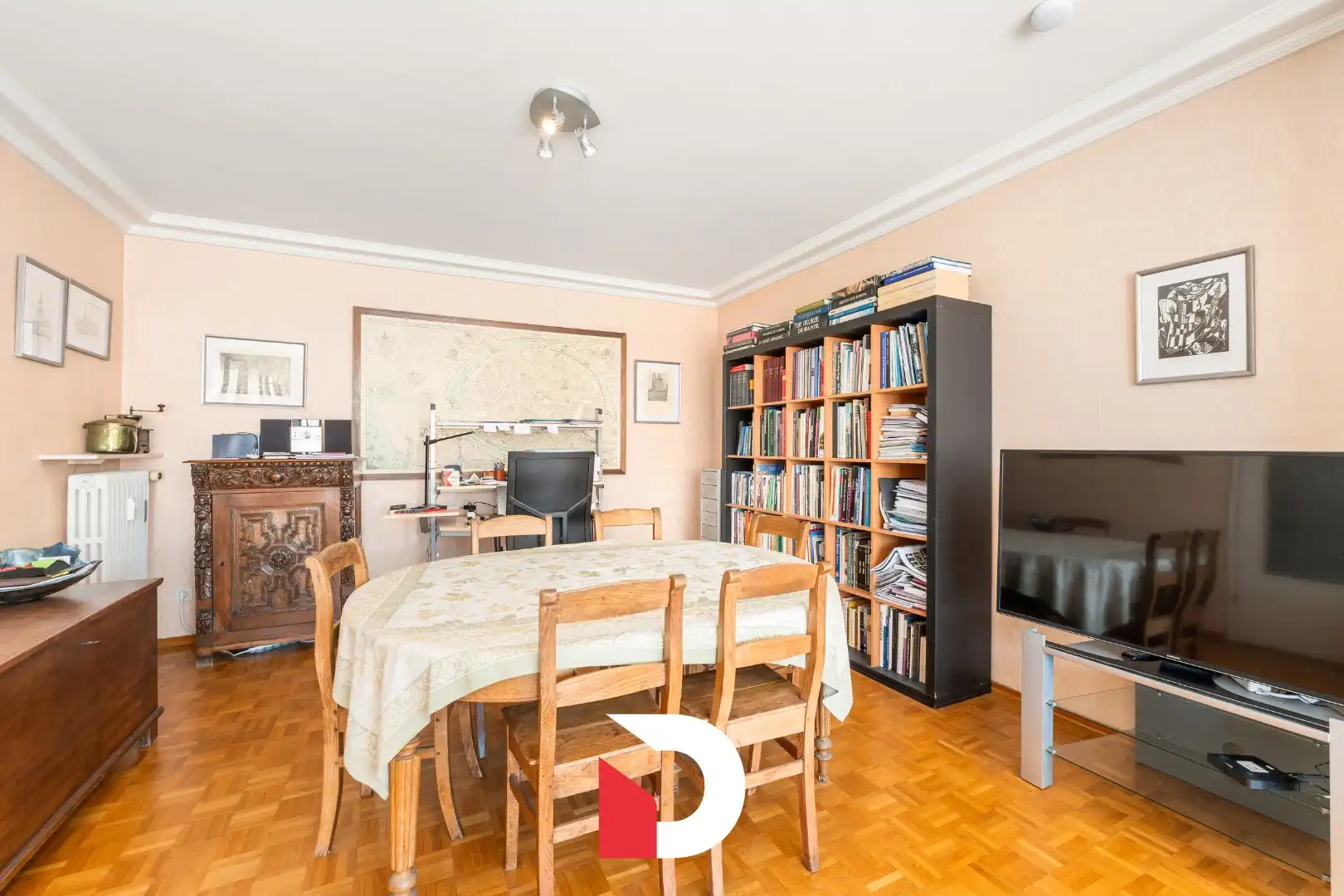 Aangenaam en lichtrijk app. op 5de verdiep met 2 slk.'ers op een toplocatie nabij het centrum van Brugge. foto 5