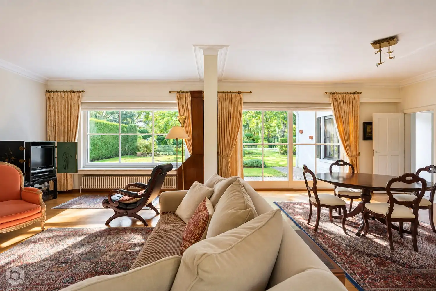 Ruime villa met 5 slpkrs, zwembad en handelsruimte op perceel van 3383m² te Berlaar foto 5