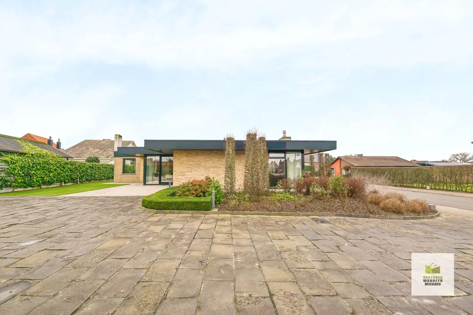 Gelijkvloerse woning met praktijkruimte (50m2) en loods (300m2) foto 25