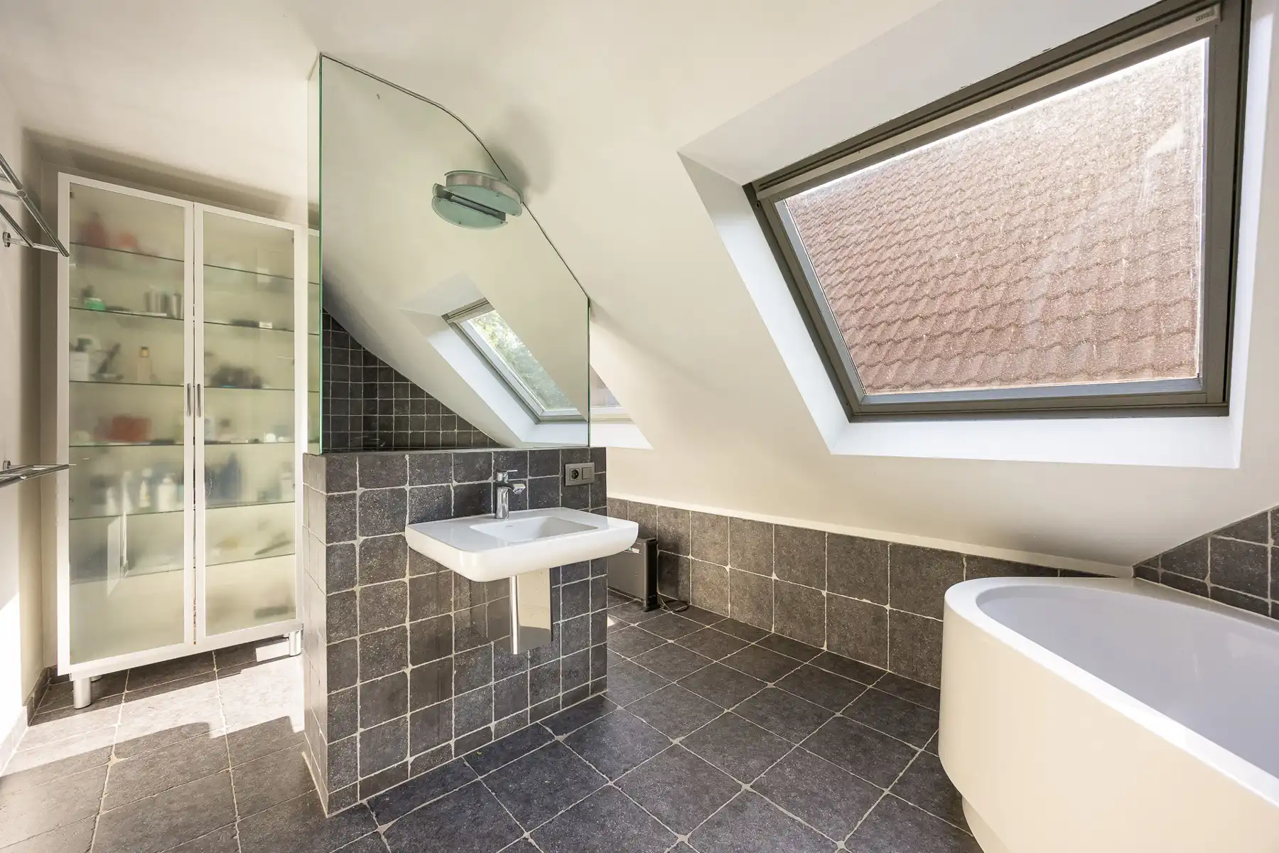 Ruime villa op 2.715 m² in een rustige en groene omgeving foto 21