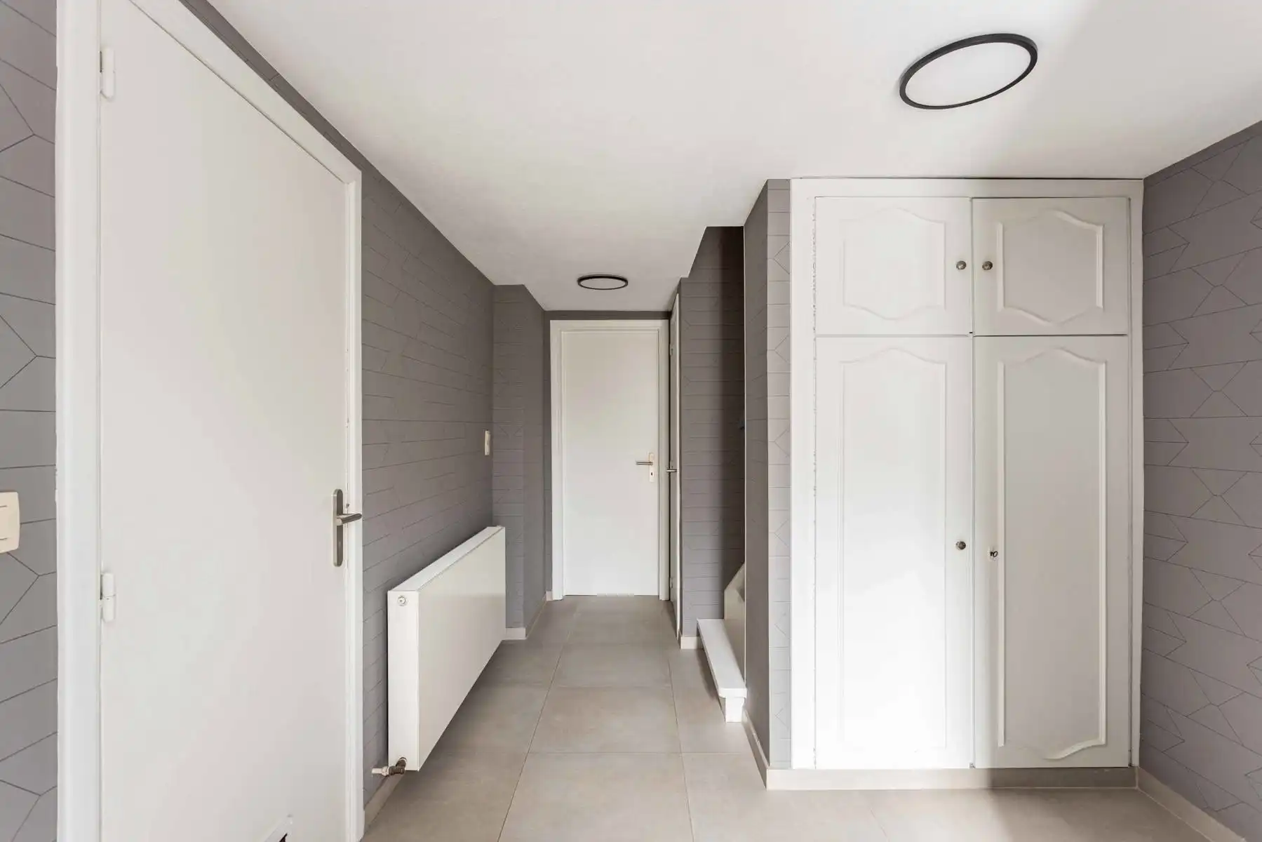 Gerenoveerde bel-etage woning met garage in rustige woonwijk. foto 2