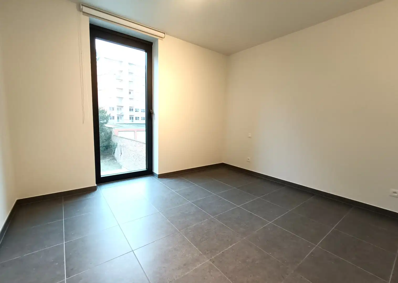MODERN APPARTEMENT MET RUIM TERRAS EN AUTOSTAANPLAATS foto 9