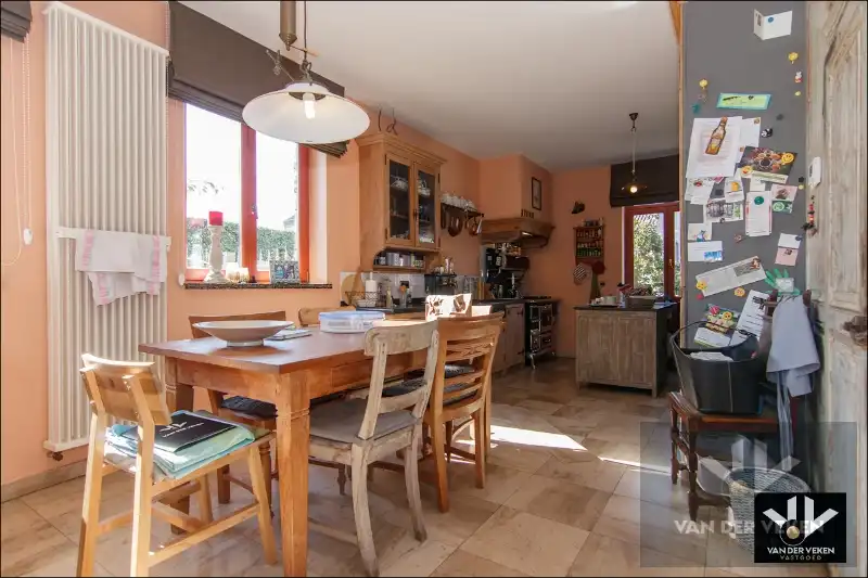 Volledig gerenoveerde, instapklare hoeve met authentieke elementen en sfeer in het hart van Haspengouw - een charmante woning én een ideale locatie om uw evenementenlocatie, B&B, kantoor, ... te vestigen! foto 8