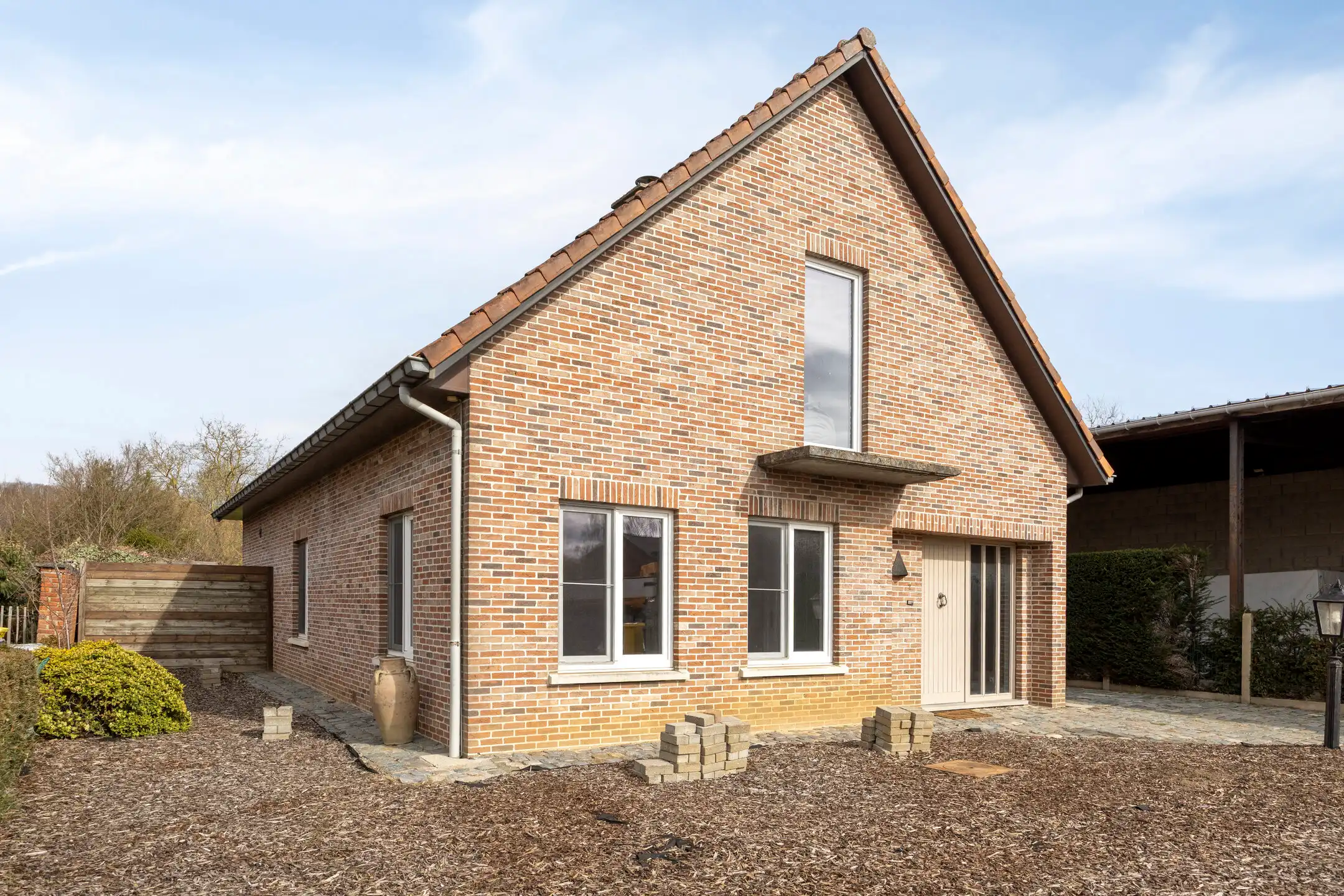 Woning met 4 slaapkamers op een perceel van 14 are foto 2