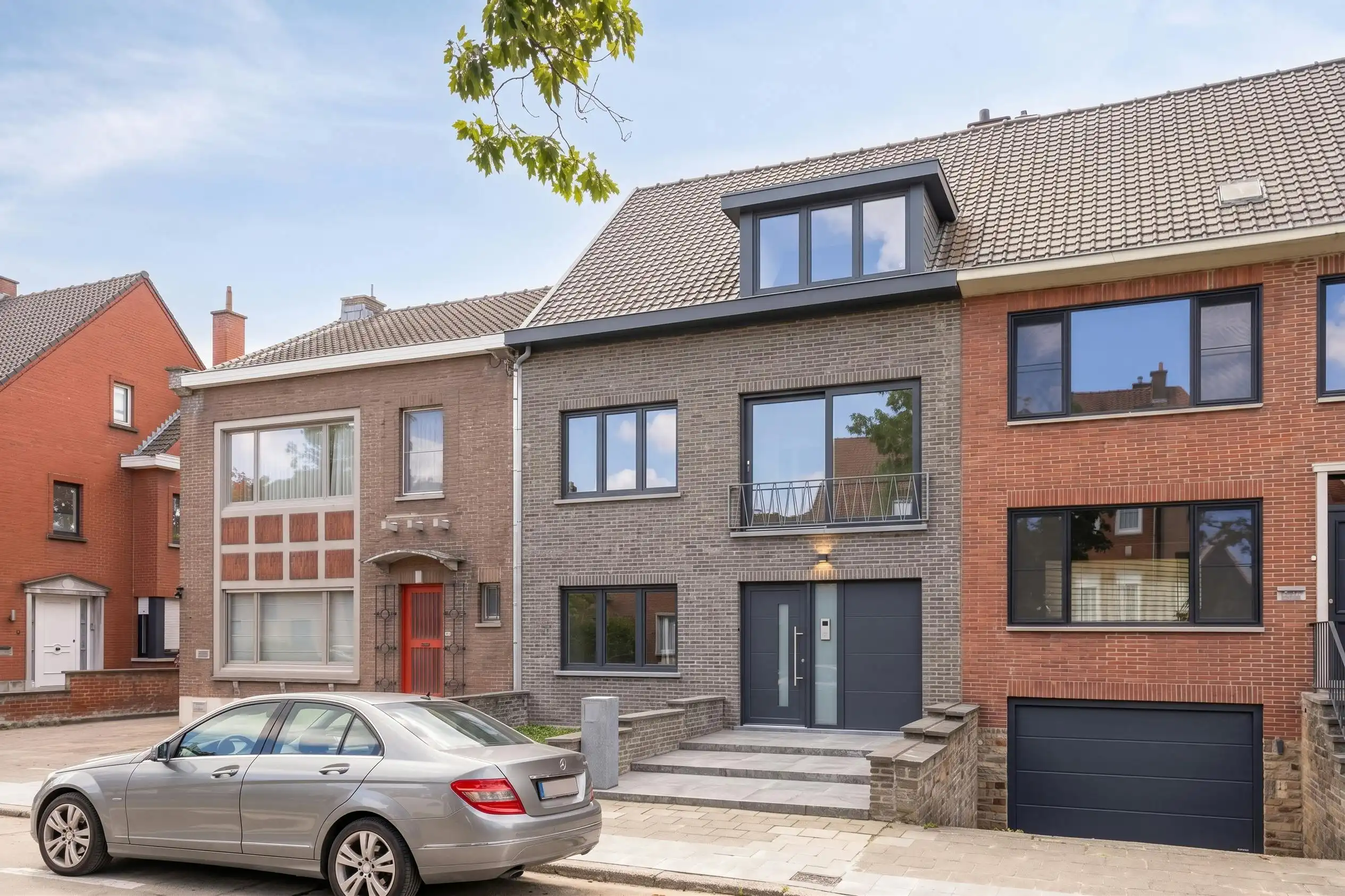 Huis met 3 slaapkamers in de Sint-Elisabethwijk te Kortrijk foto 3