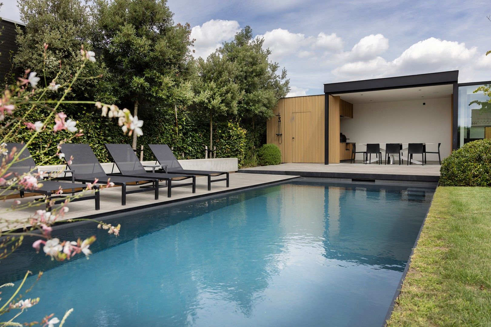 Ruime, stijlvolle villa met poolhouse en zwembad. foto 23