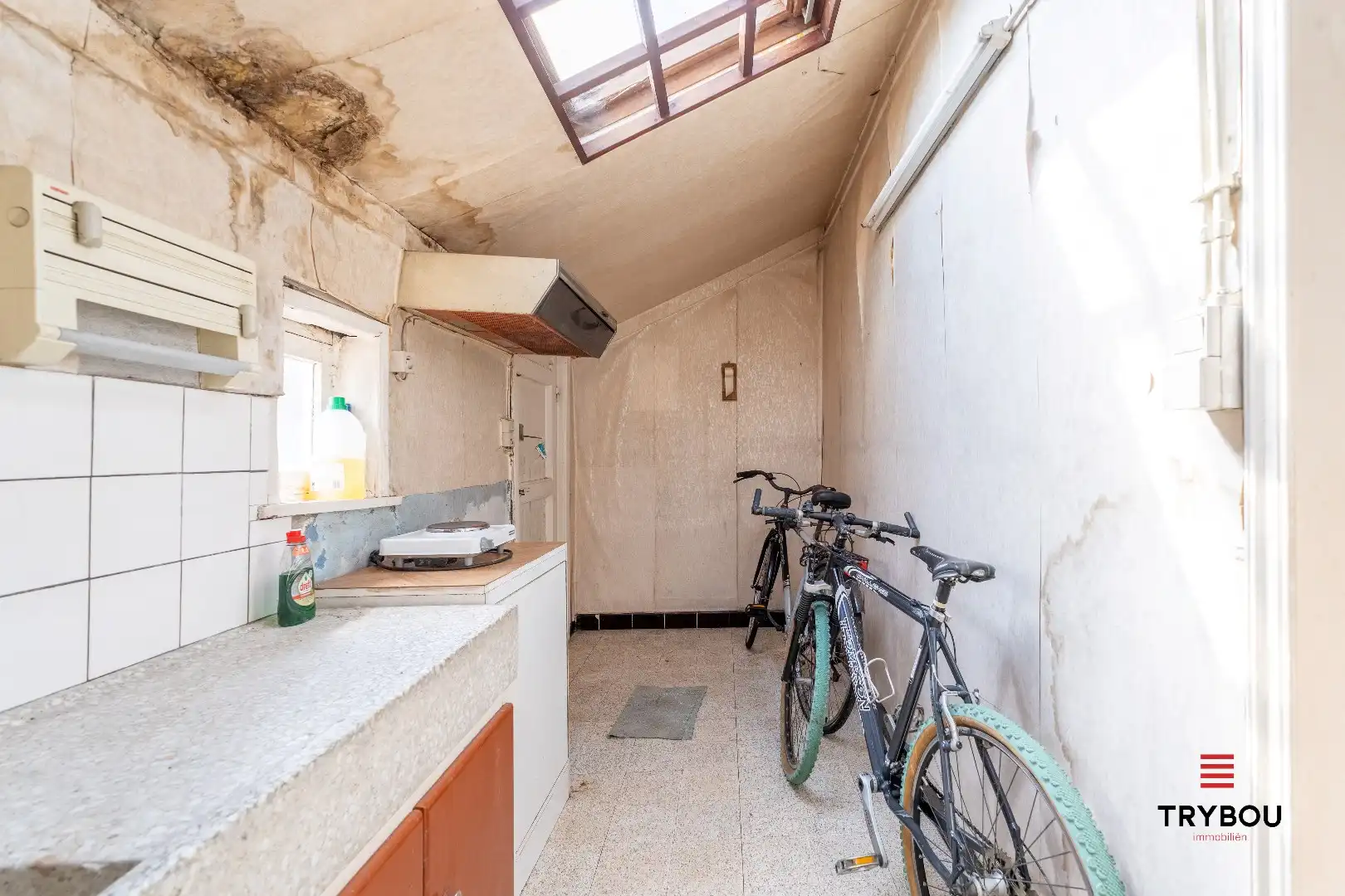 Te renoveren alleenstaande woning op een ruim perceel met tal van mogelijkheden!  foto 6