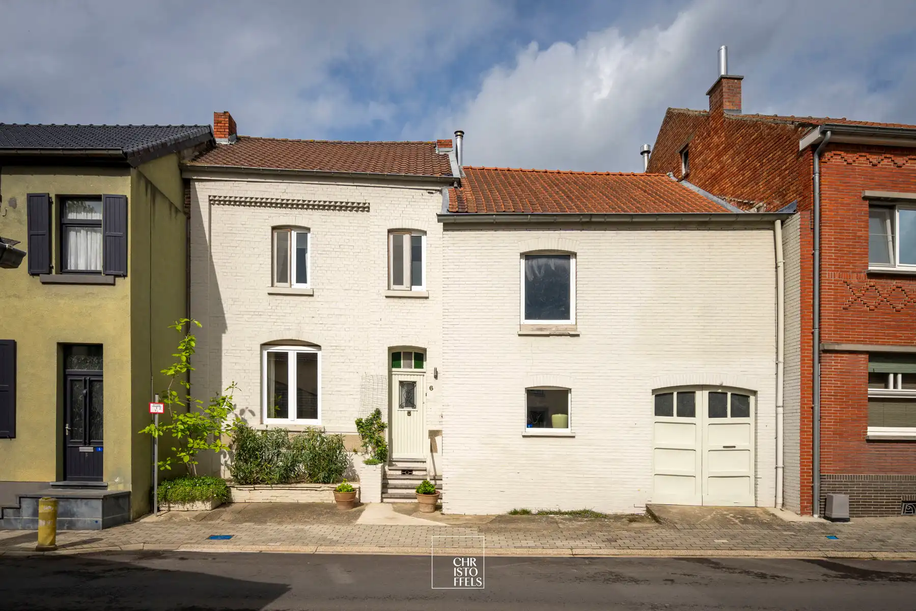 Karaktervolle woning met tuin in Riemst! foto {{pictureIndex}}