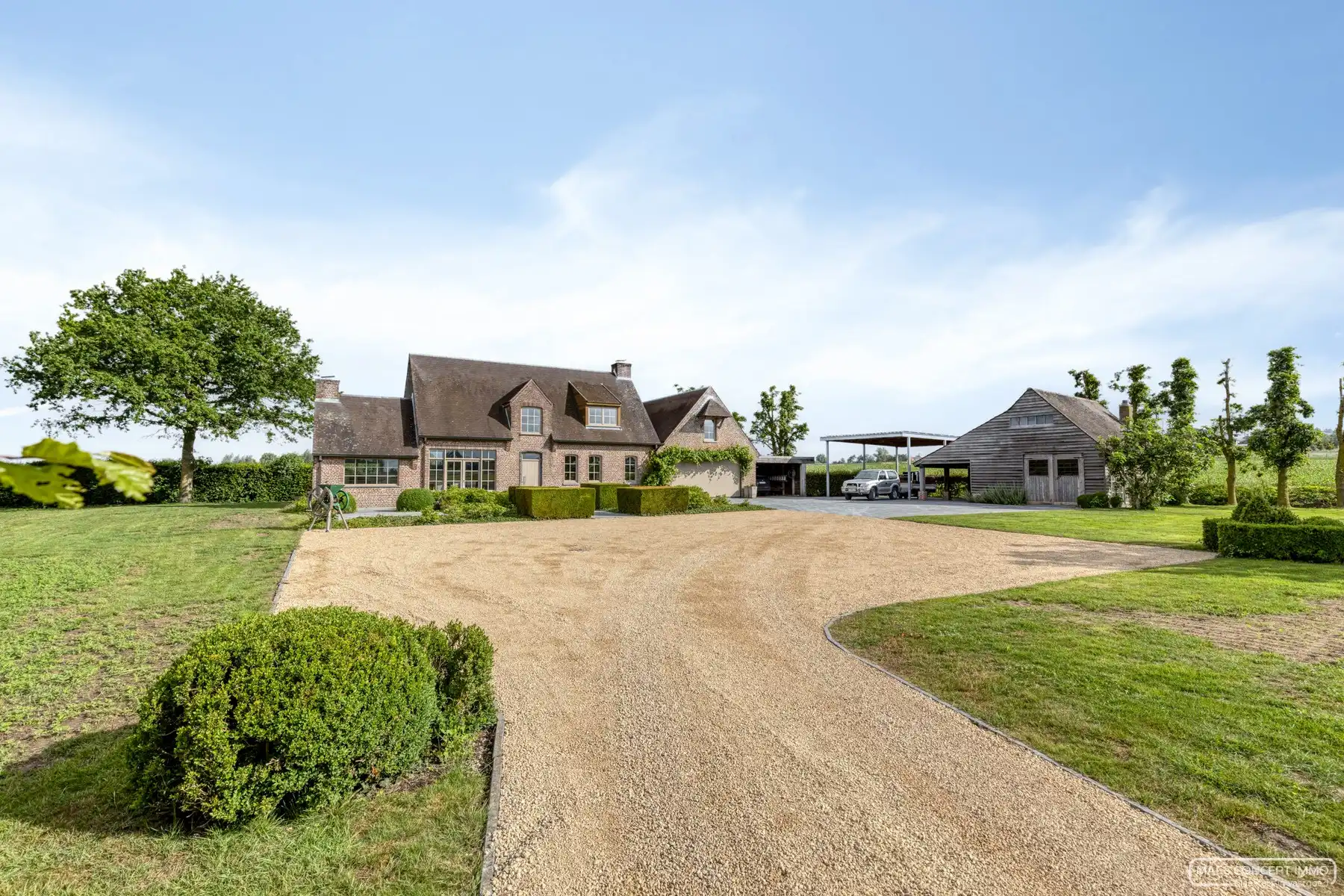 Uitzonderlijk gelegen villa met polyvalent bijgebouw op 3500 m², omringd door groen en landerijen foto 23