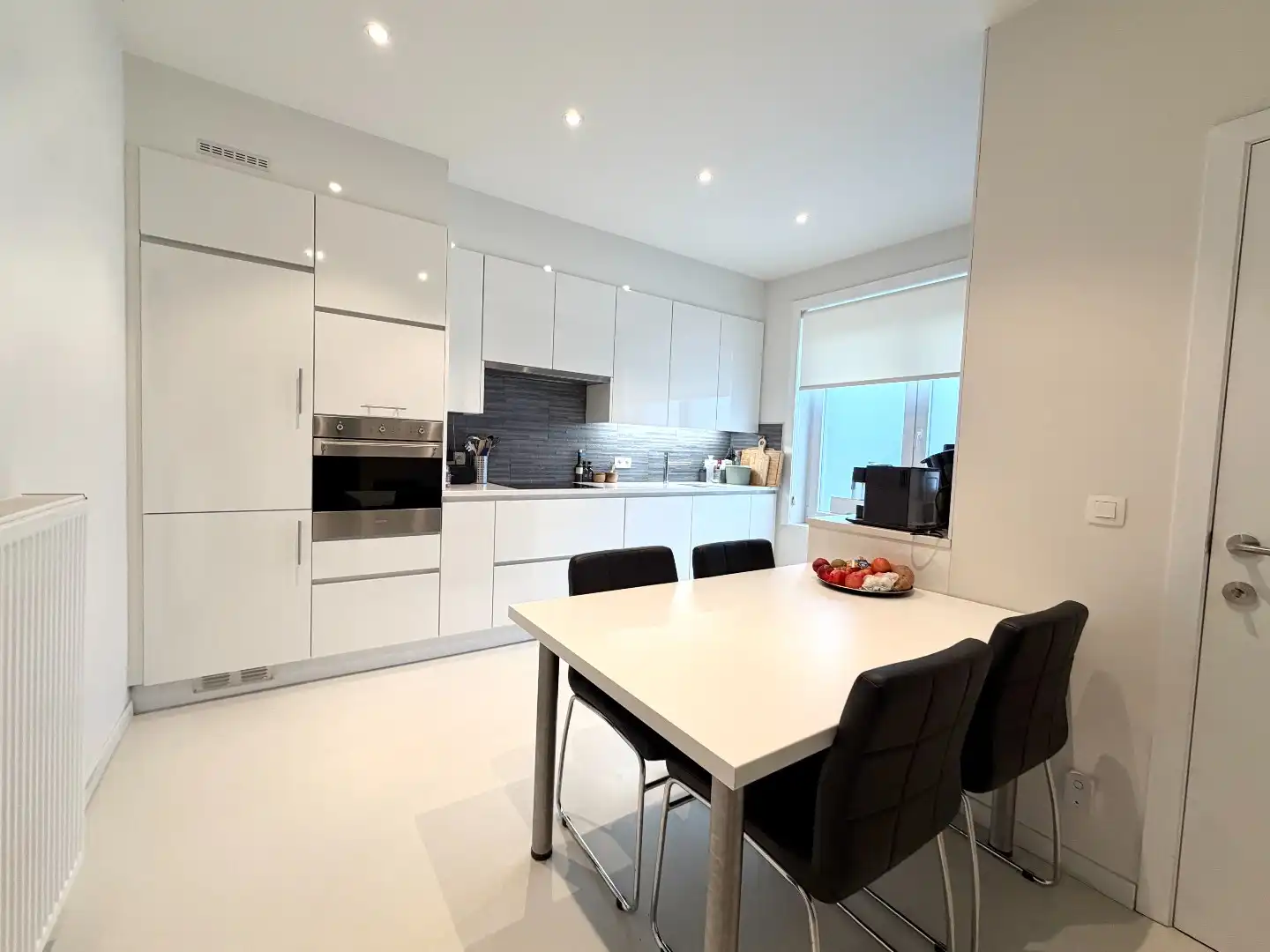 🏡 Te koop in Kooigem – Charmante rijwoning met grote garage & tuin! foto 6