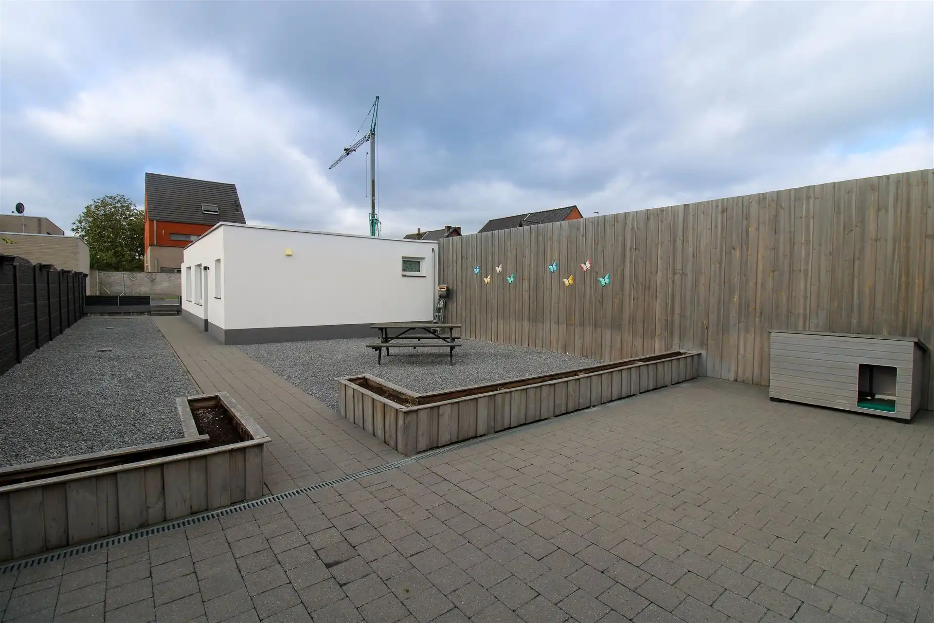 Instapklare gezinswoning met apart bijgebouw met eigen voorzieningen, 4 slaapkamers en inpandige garage op ruim perceel in hartje Maasmechelen! foto 27