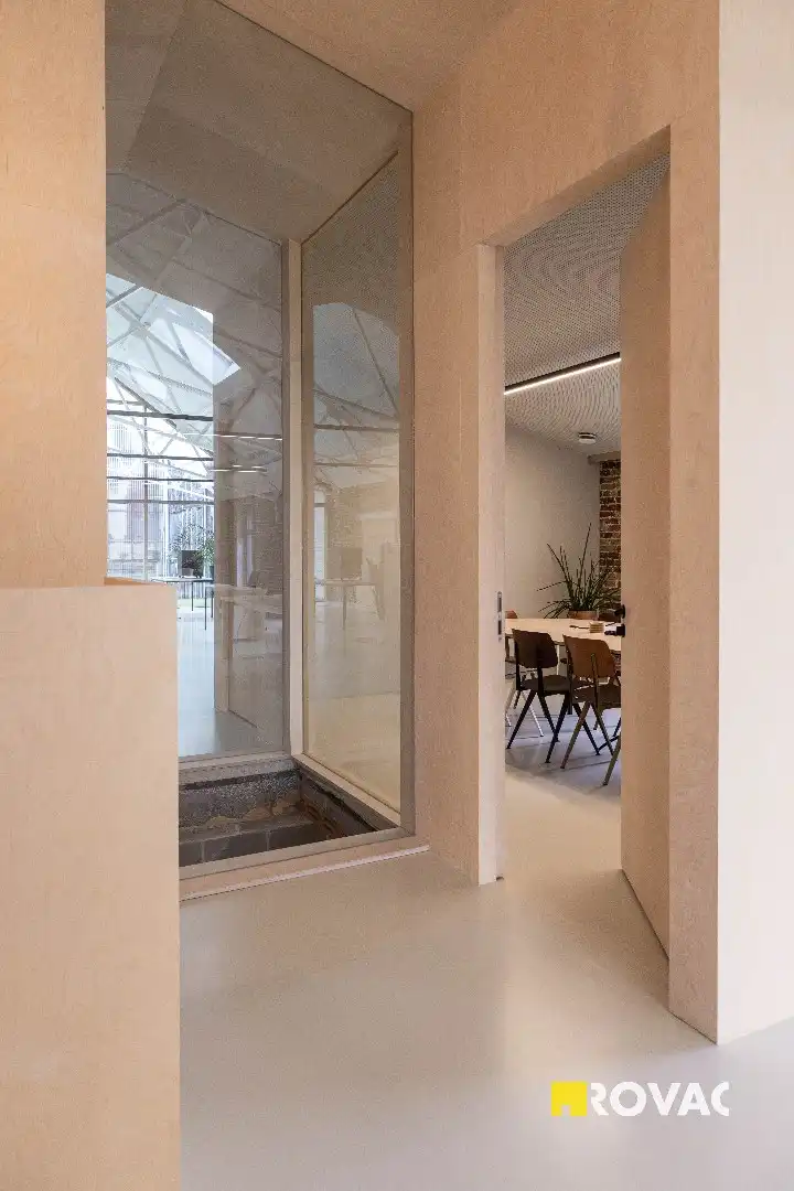 Stijlvolle en instapklare kantoorruimtes met binnentuin in centrum Izegem foto 18