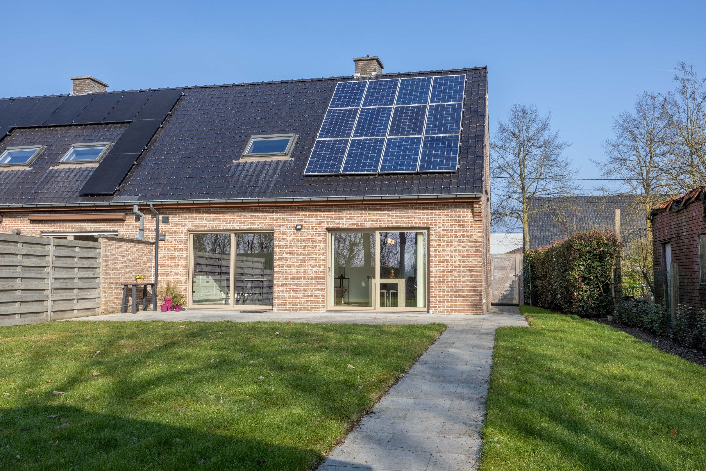 SCHITTEREND INSTAPKLARE WONING MET ZUIDGEORIENTEERDE TUIN foto 20