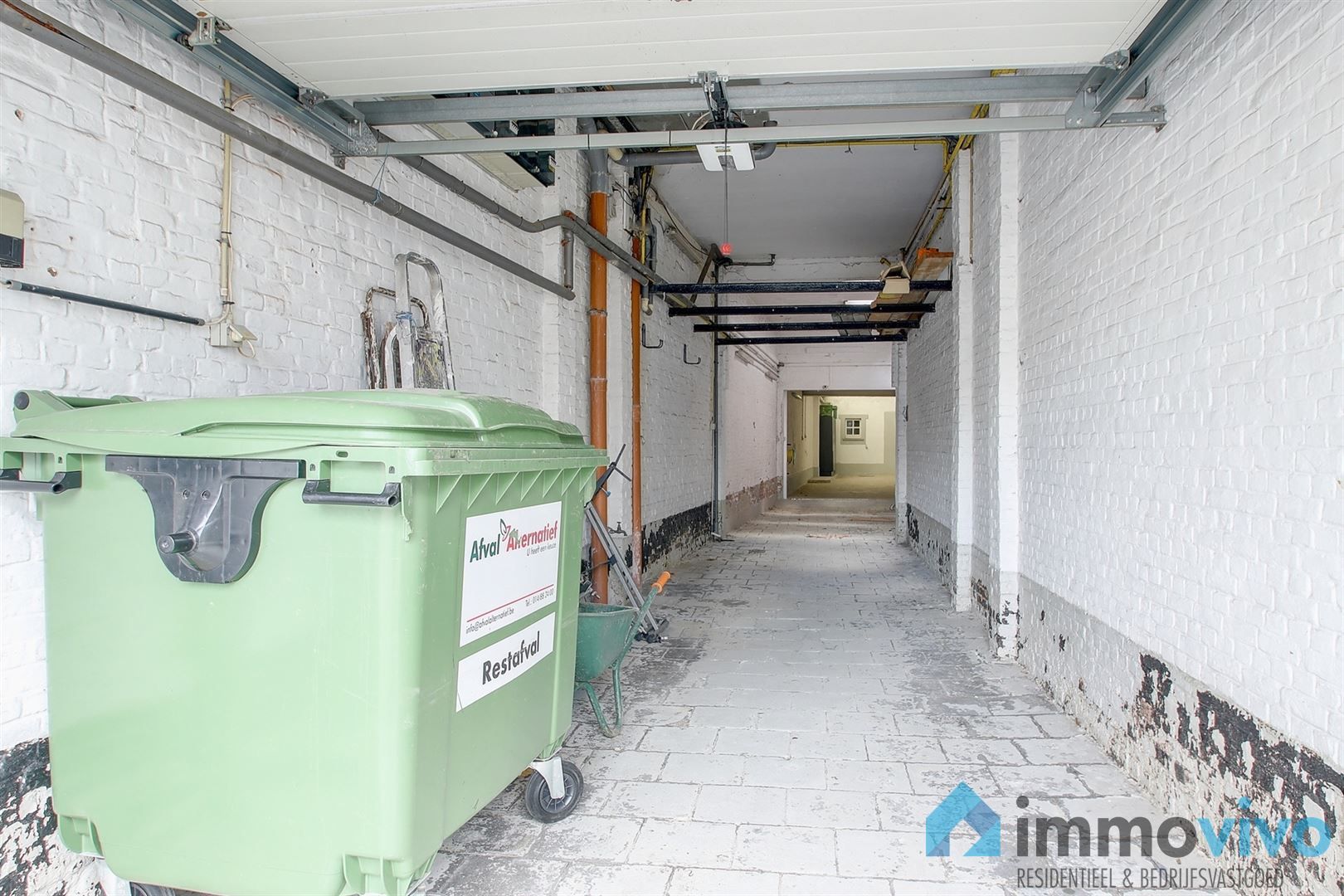 Appartement met binnenplaats en kantoor of tweede appartement met tuin. foto 8
