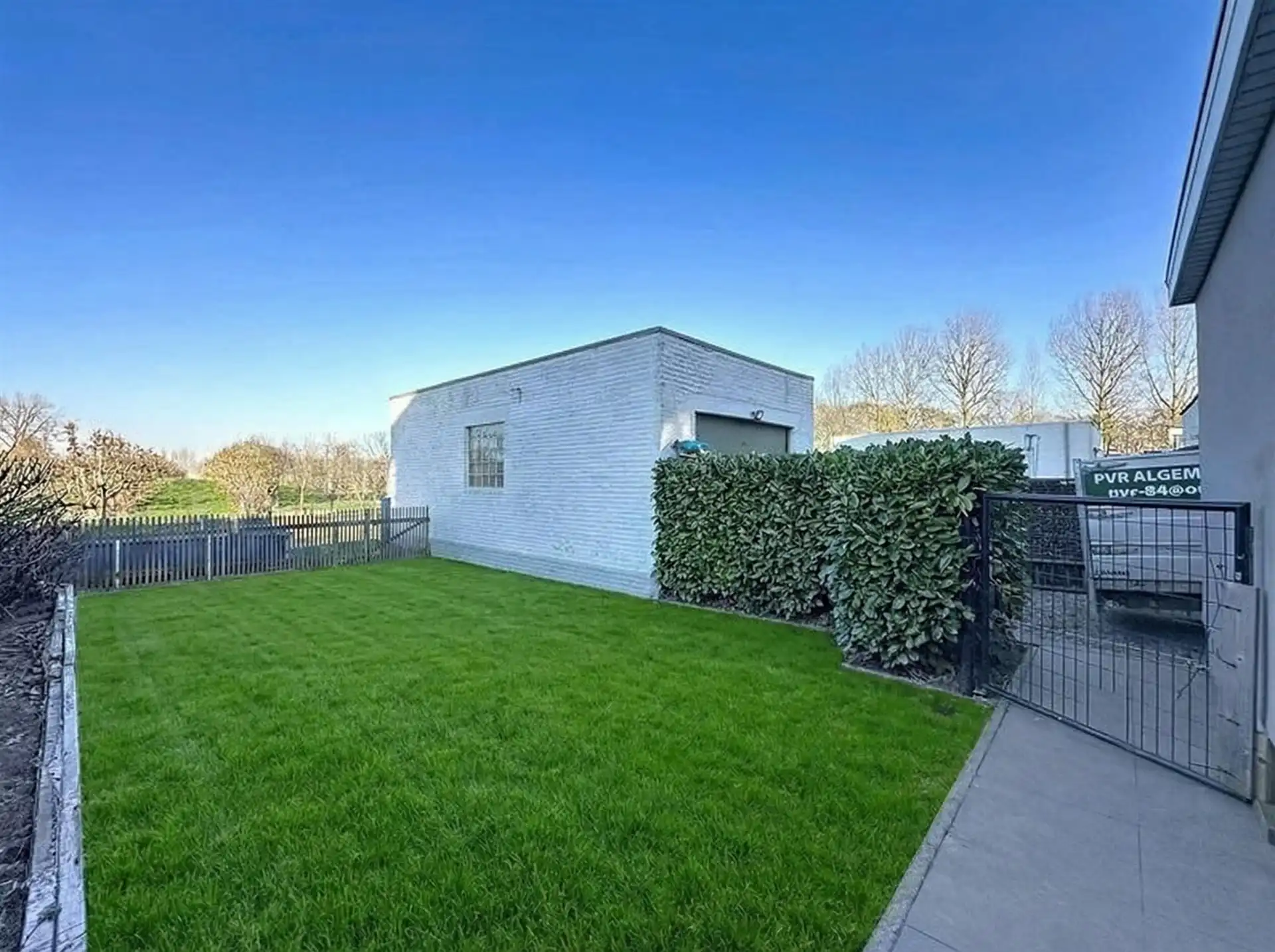 Half open bebouwing met 5 slaapkamers, garage en zicht op groen. foto 4