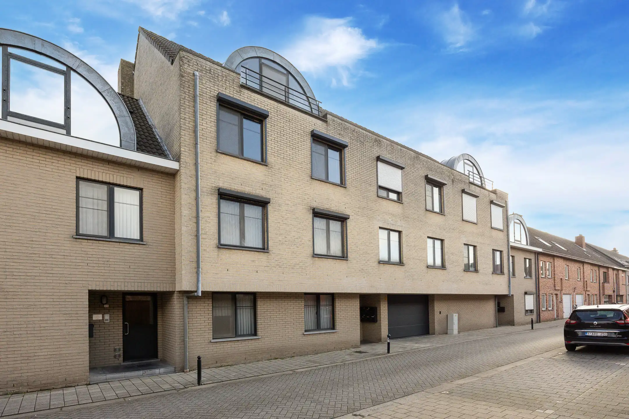 Centraal gelegen 2 slpk app met ruim terras en staanplaats. foto 19