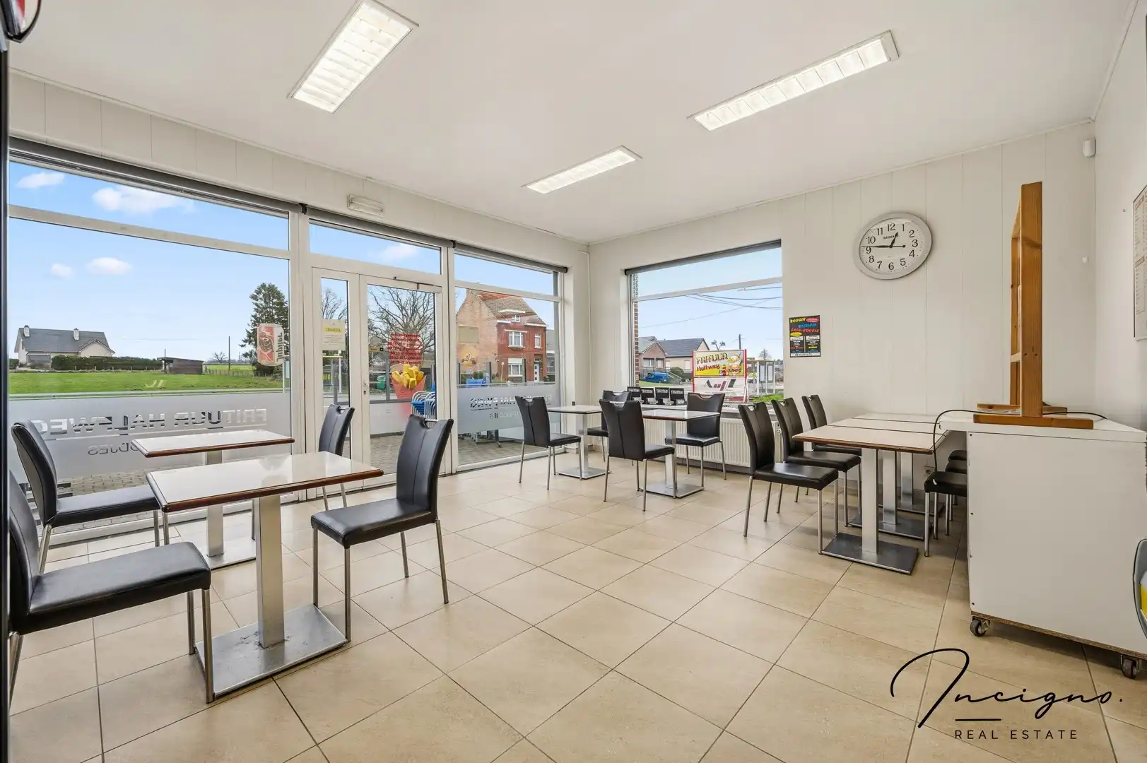 Handelspand met woonst met uitstekende visibiliteit foto 3