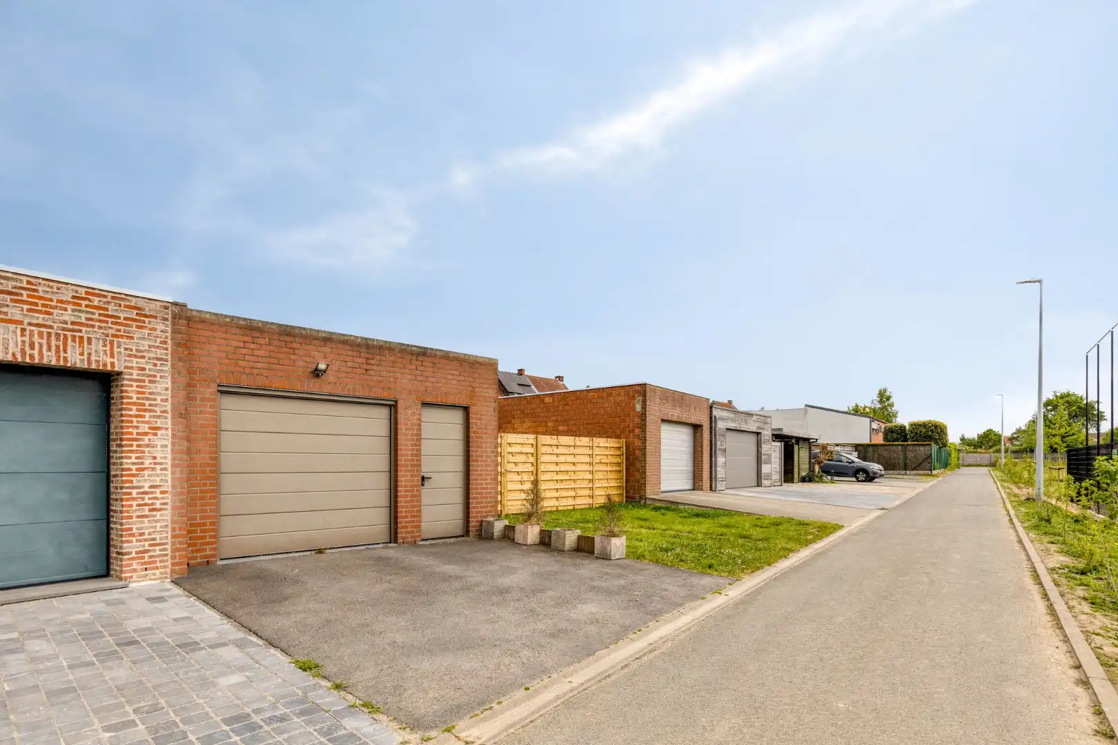 Gezellige rijwoning met grote garage, westgerichte tuin en unieke ligging in Lauwe! foto 24