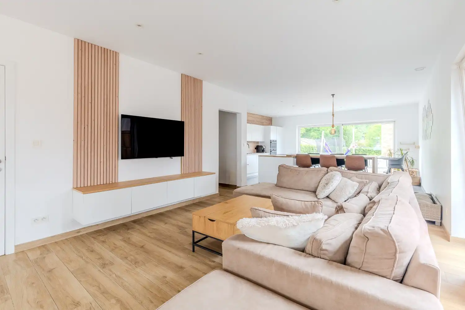 Ruime woning  op een perceel van 7a62ca met 5 slaapkamers en 2 badkamers in Stokkem foto 9