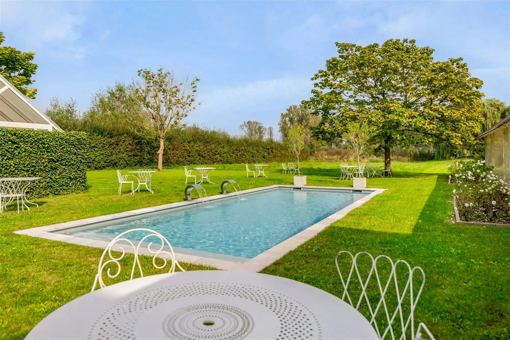 Luxueuze villa met zwembad en handelsruimte te Beverst foto 27