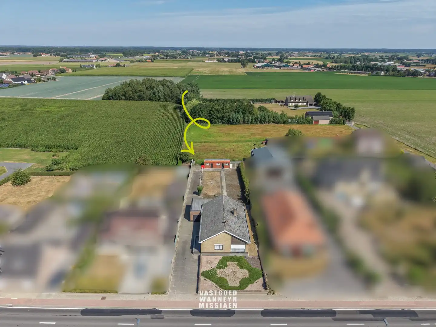 Te renoveren gelijkvloerse woning met  3slpk, garage, tuin op 1290m2 foto 2