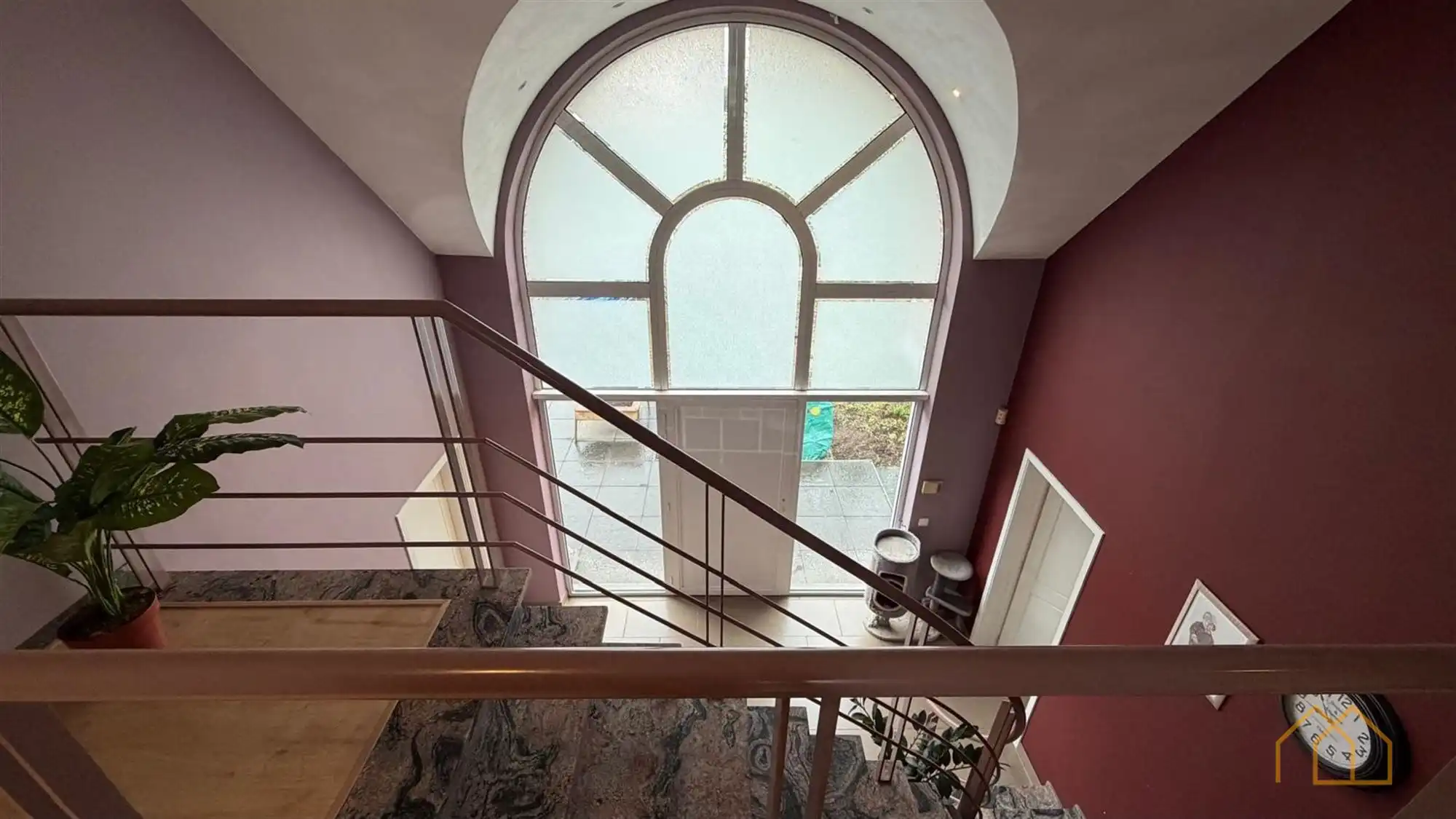 Ruime woning met burelen foto 14