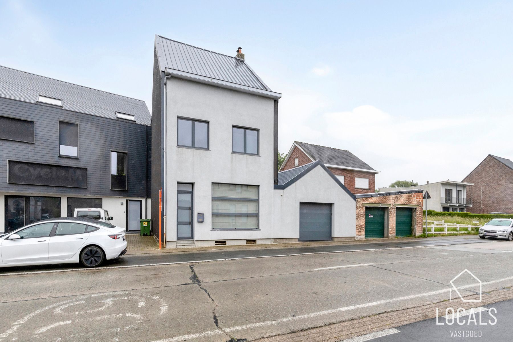 Gerenoveerde woning met mogelijkheid tot 4 slaapkamers foto {{pictureIndex}}