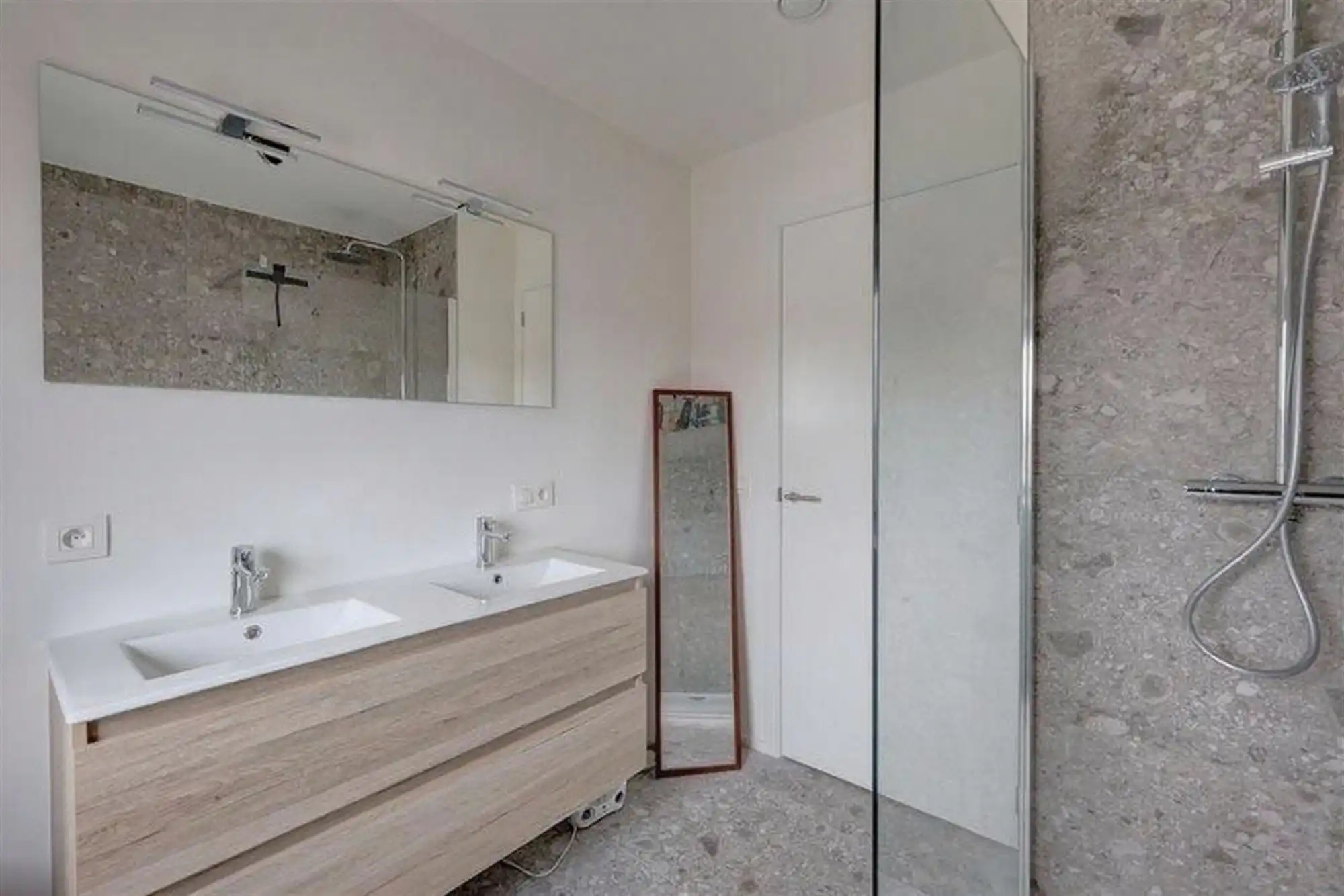 Luxe penthouse met prachtig terras van 46m² foto 11