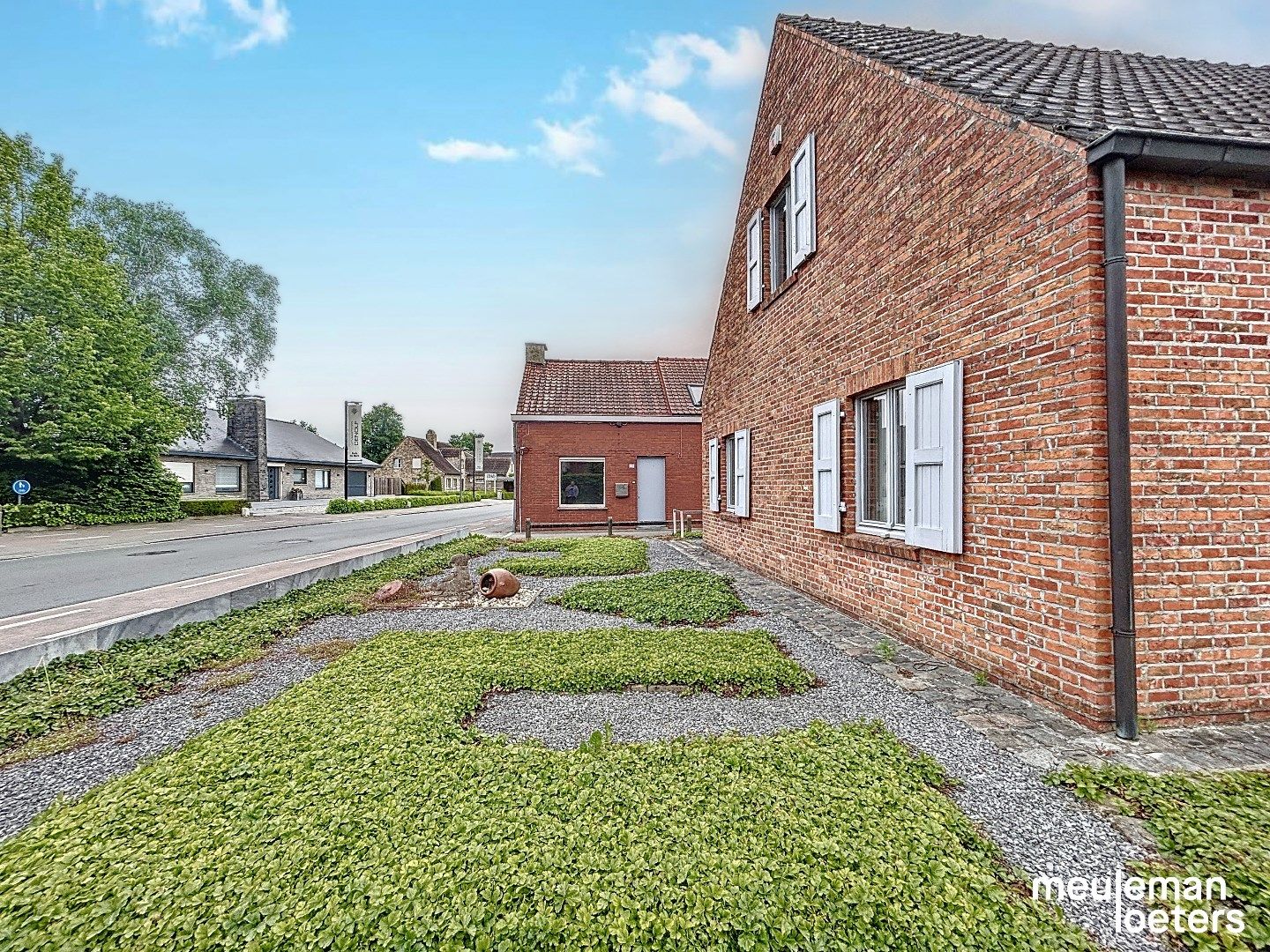 Charmante woning met garage en terras foto 17
