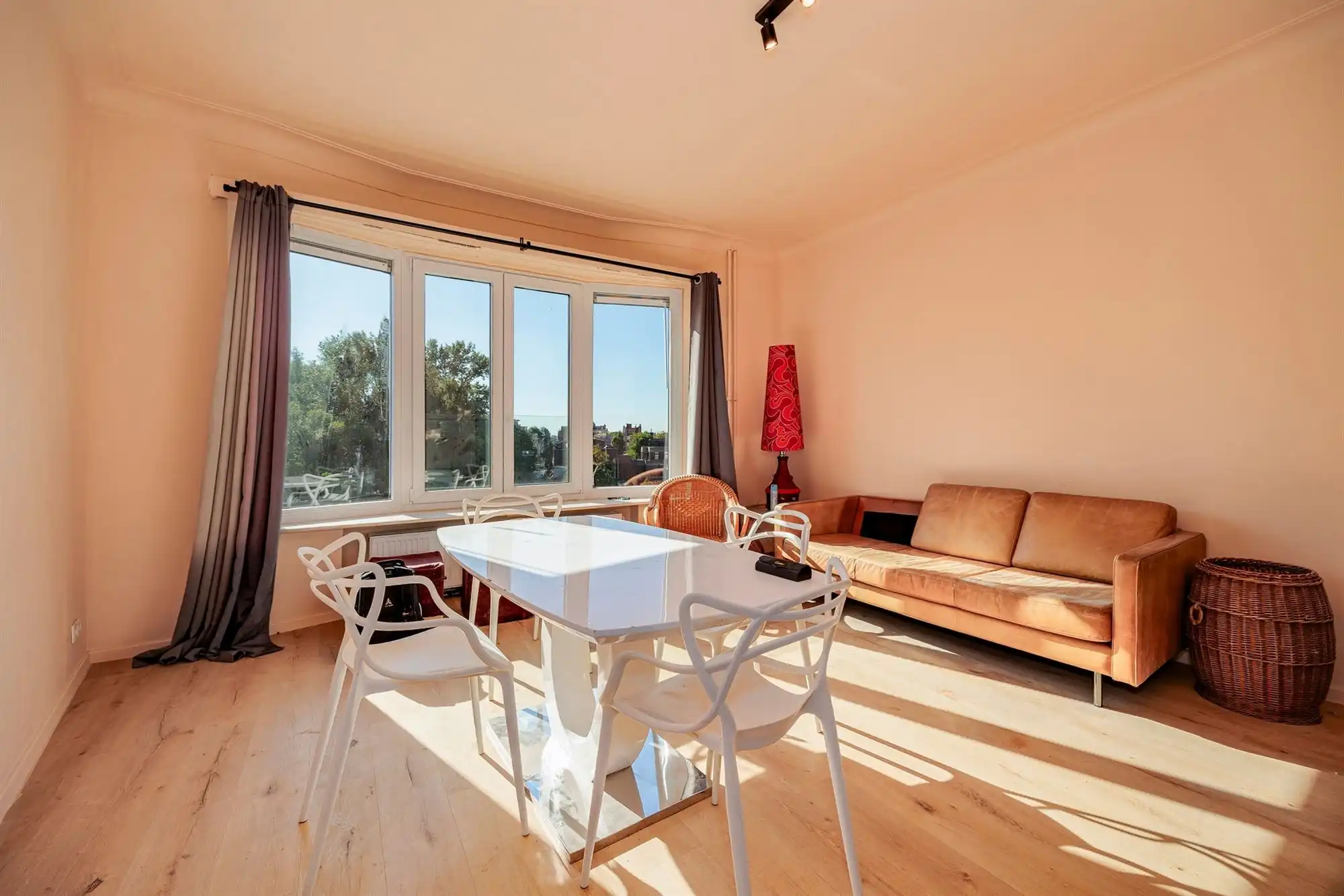 Gerenoveerde en lichtrijke studio met open uitzicht foto 3