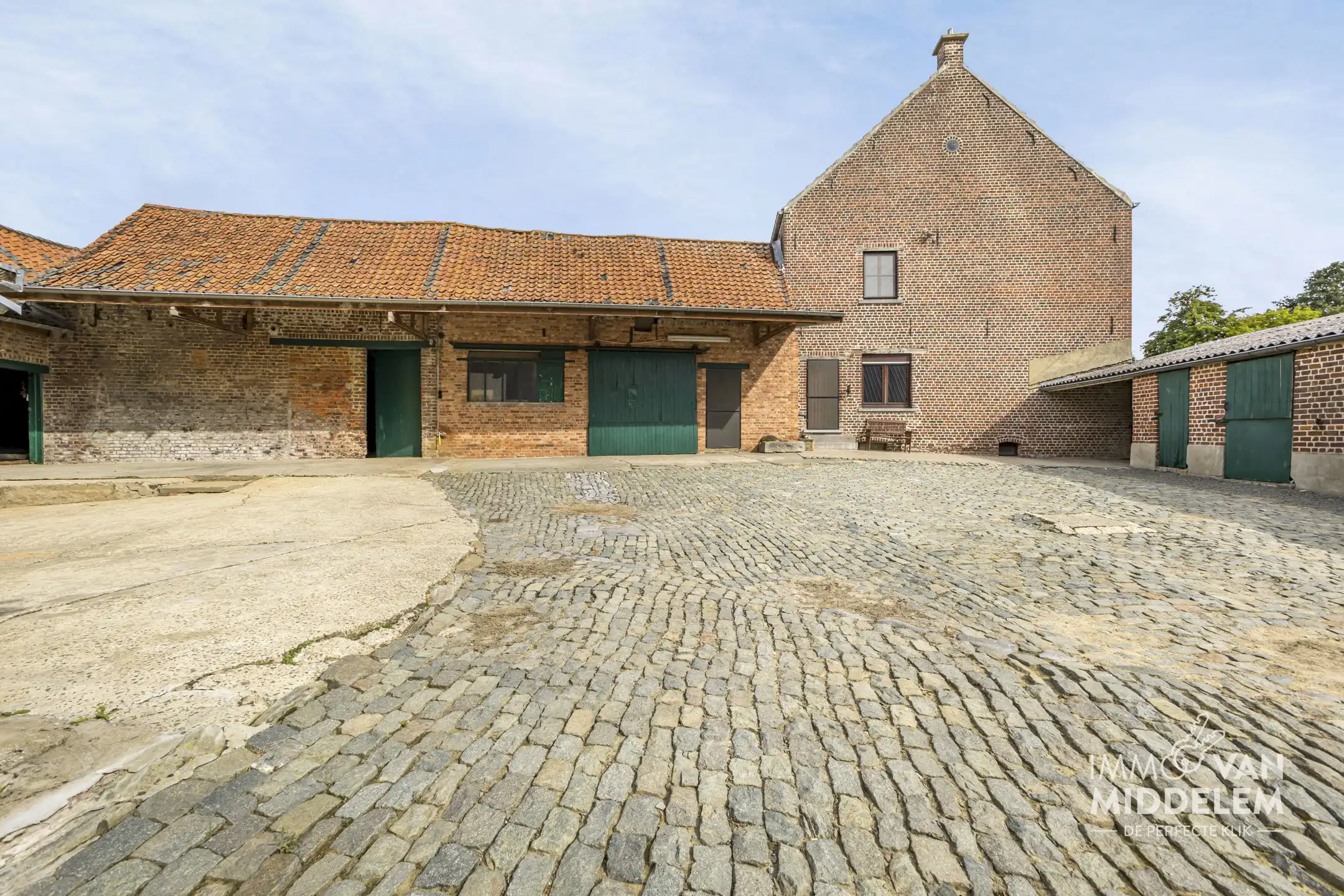 LANDELIJKE HOEVE MET BIJGEBOUWEN op ± 8,35 HECTAREN foto 18