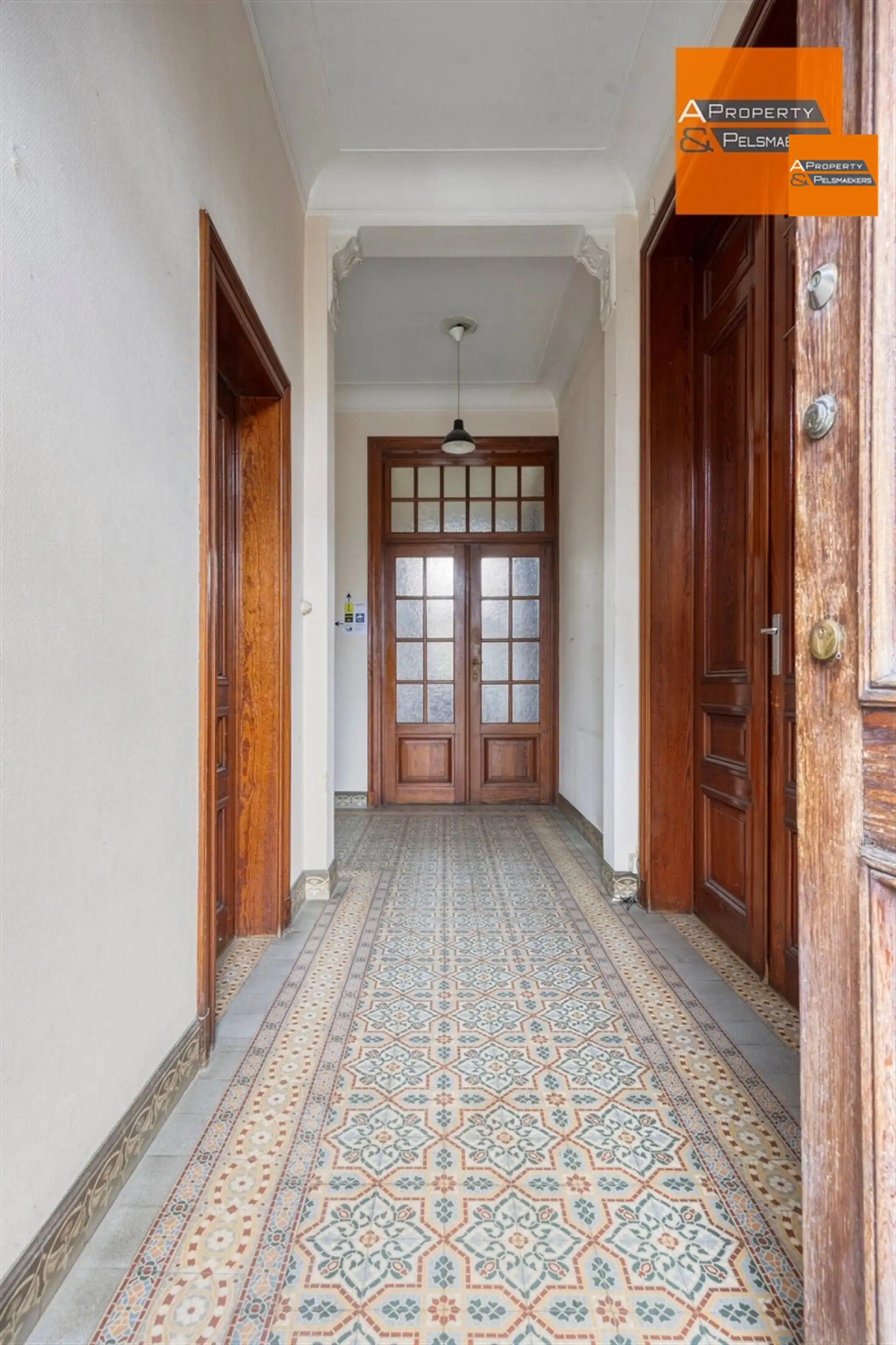 Ruim herenhuis met behoud van veel authentieke elementen  foto 8