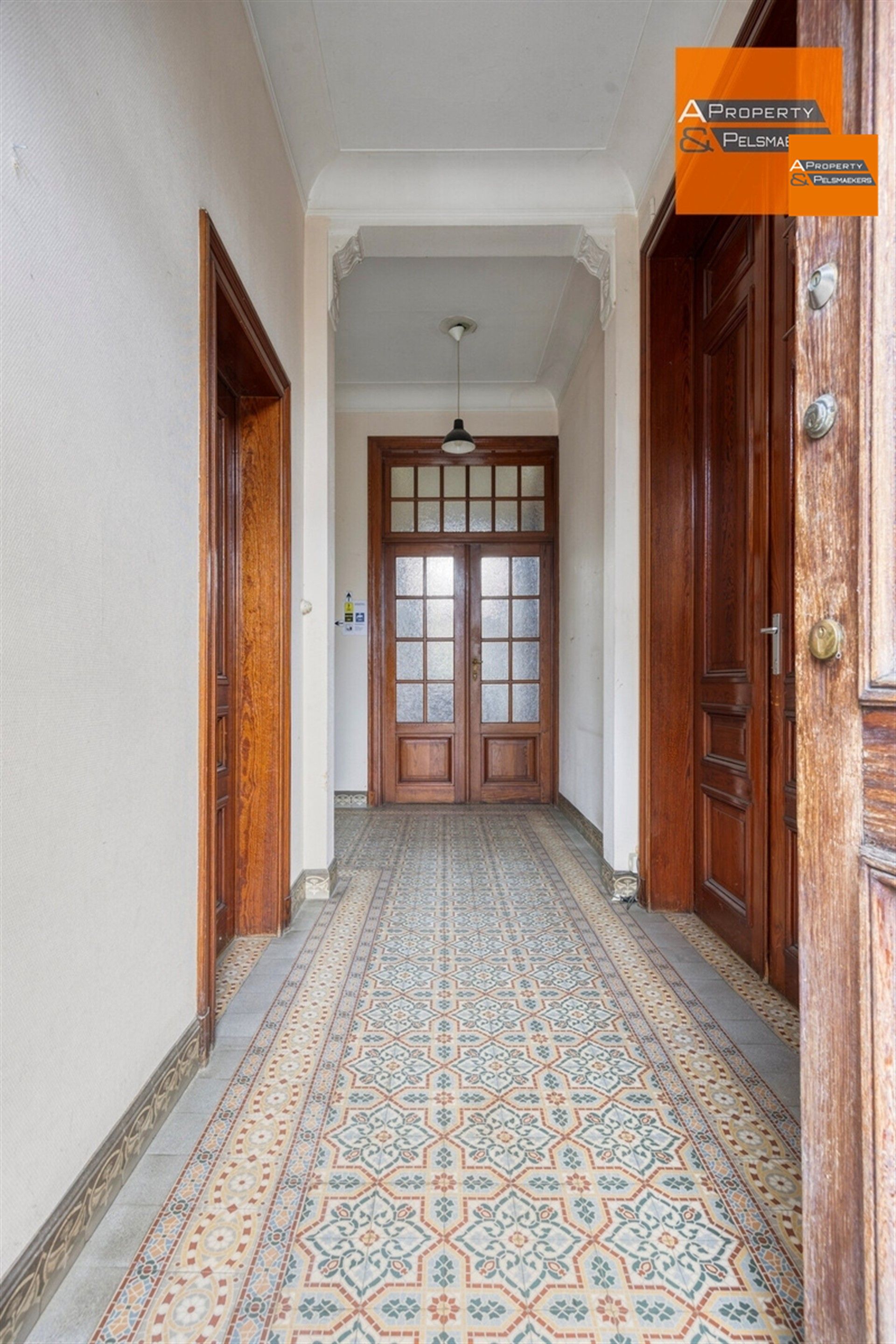 Ruim herenhuis met behoud van veel authentieke elementen  foto 8