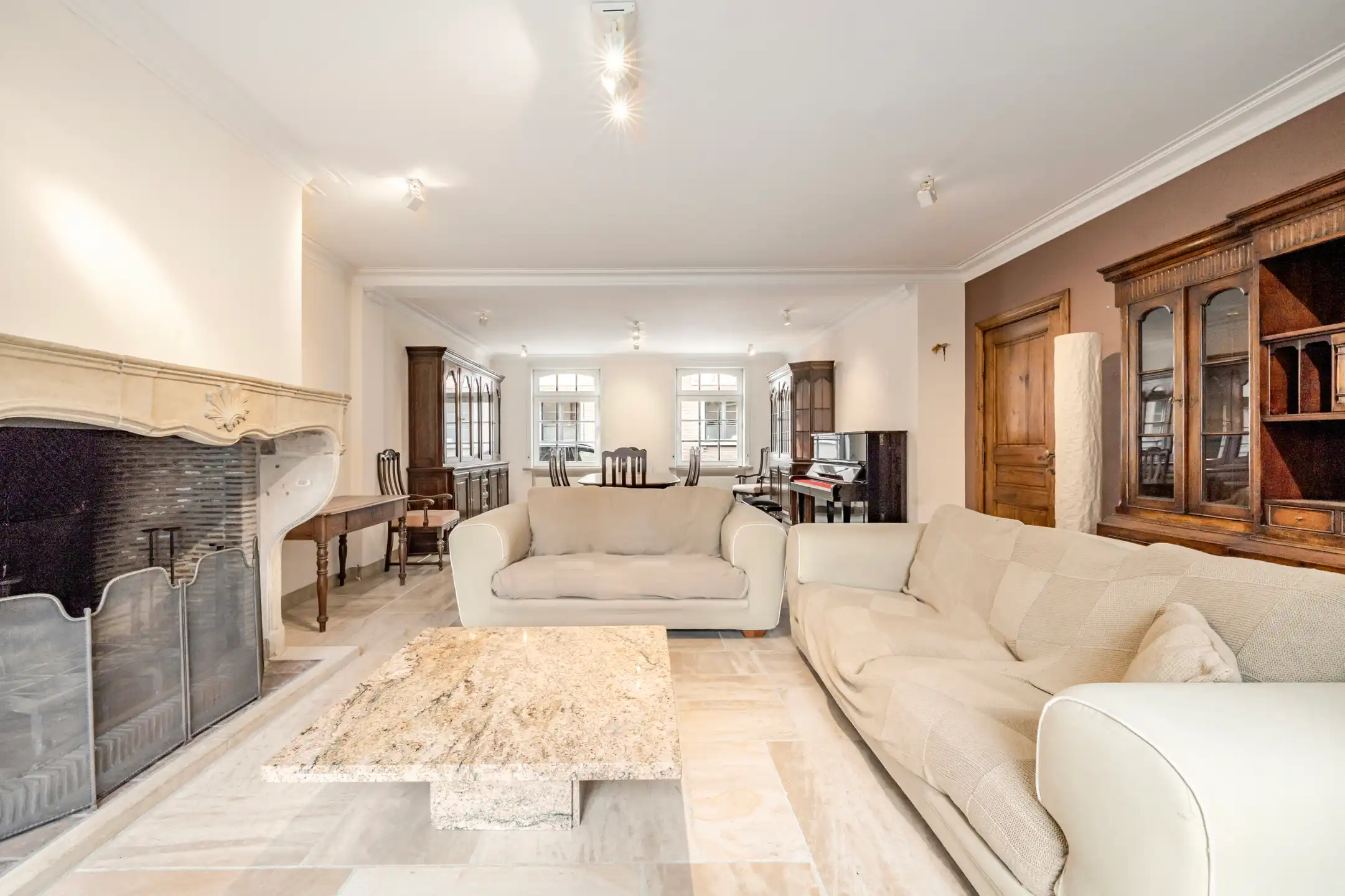 Charmante herenwoning met uitweg achteraan (3 garages).  foto 9