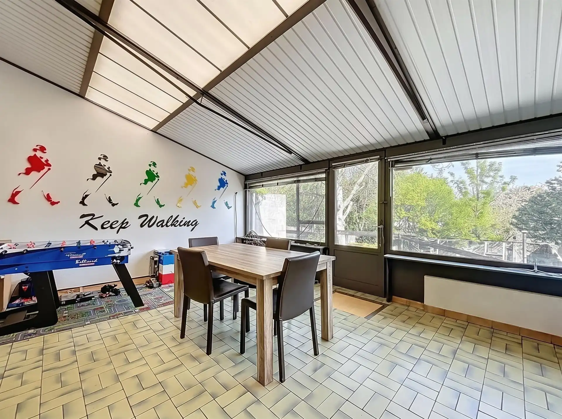 Ruime woning met 4 slaapkamers en garage gelegen in gunstige omgeving te Zwijndrecht! foto 4