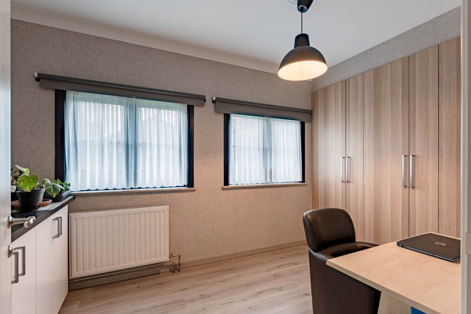 Ruim, goed afgewerkt gelijkvloers landhuis op een perceel van 13a20ca  nabij het centrum van Neeroeteren!  foto 23