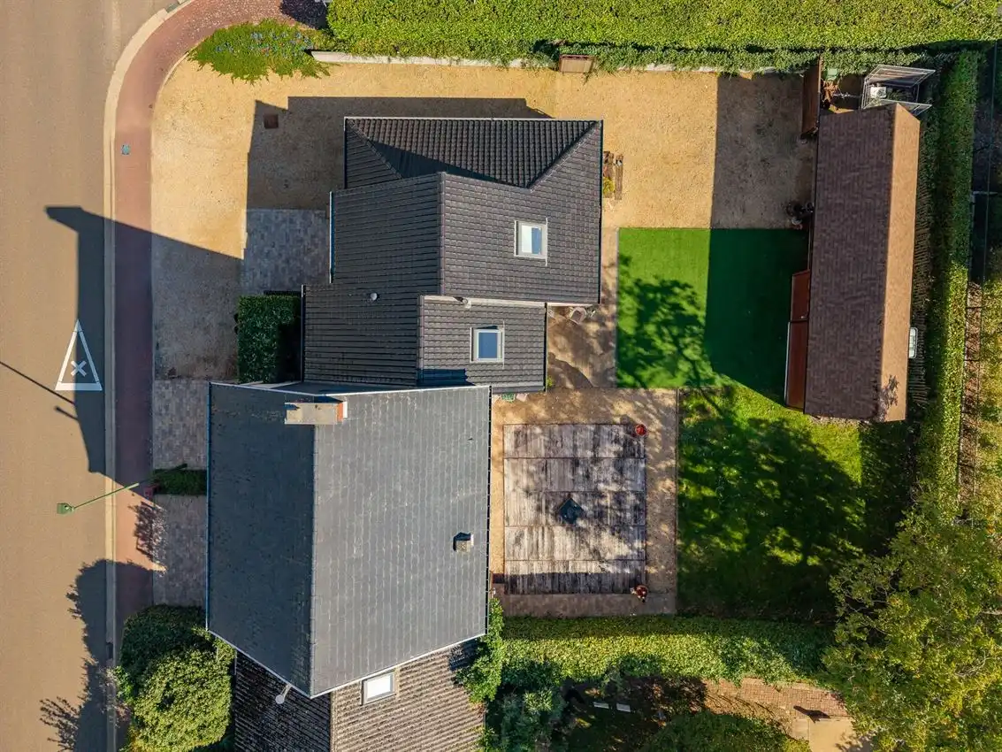 Karaktervolle en instapklare woning met zonnige tuin nabij het Gras- en Crauwelsbos foto 3