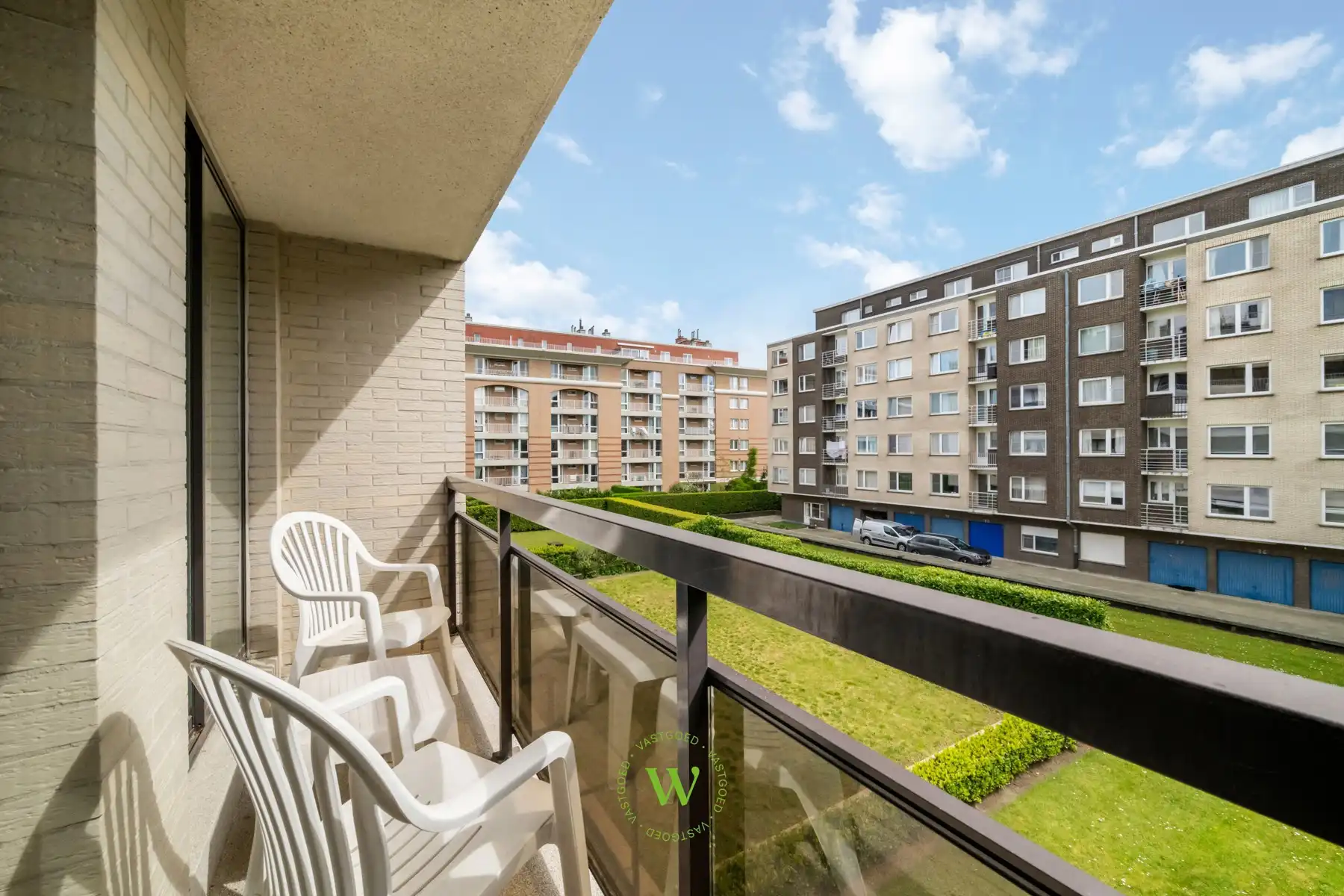 Ruim 3 slpk appartement Sint-Andries met garage foto 16